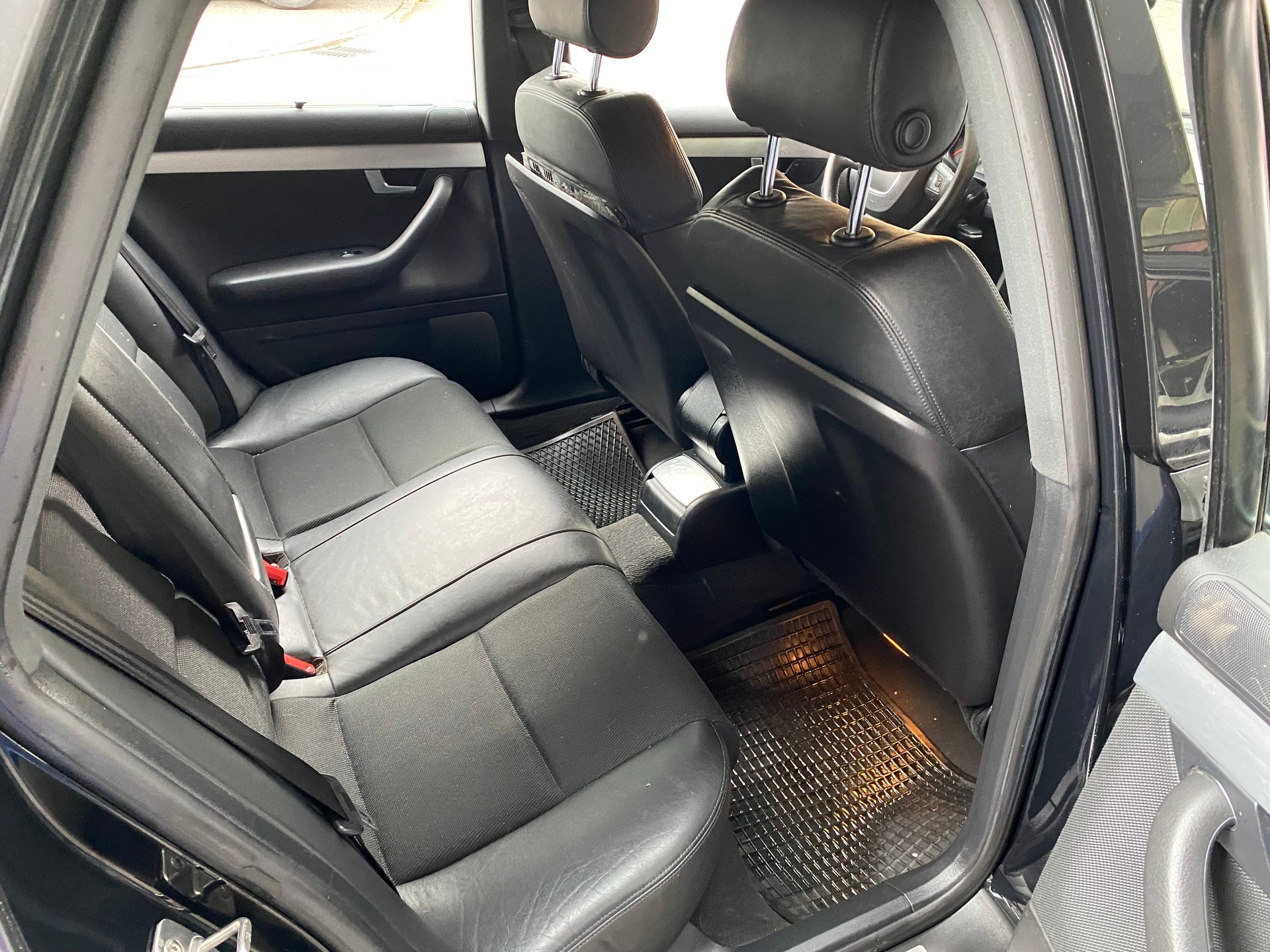 AUDI A4 Avant 2.0 TDI quattro-image-4