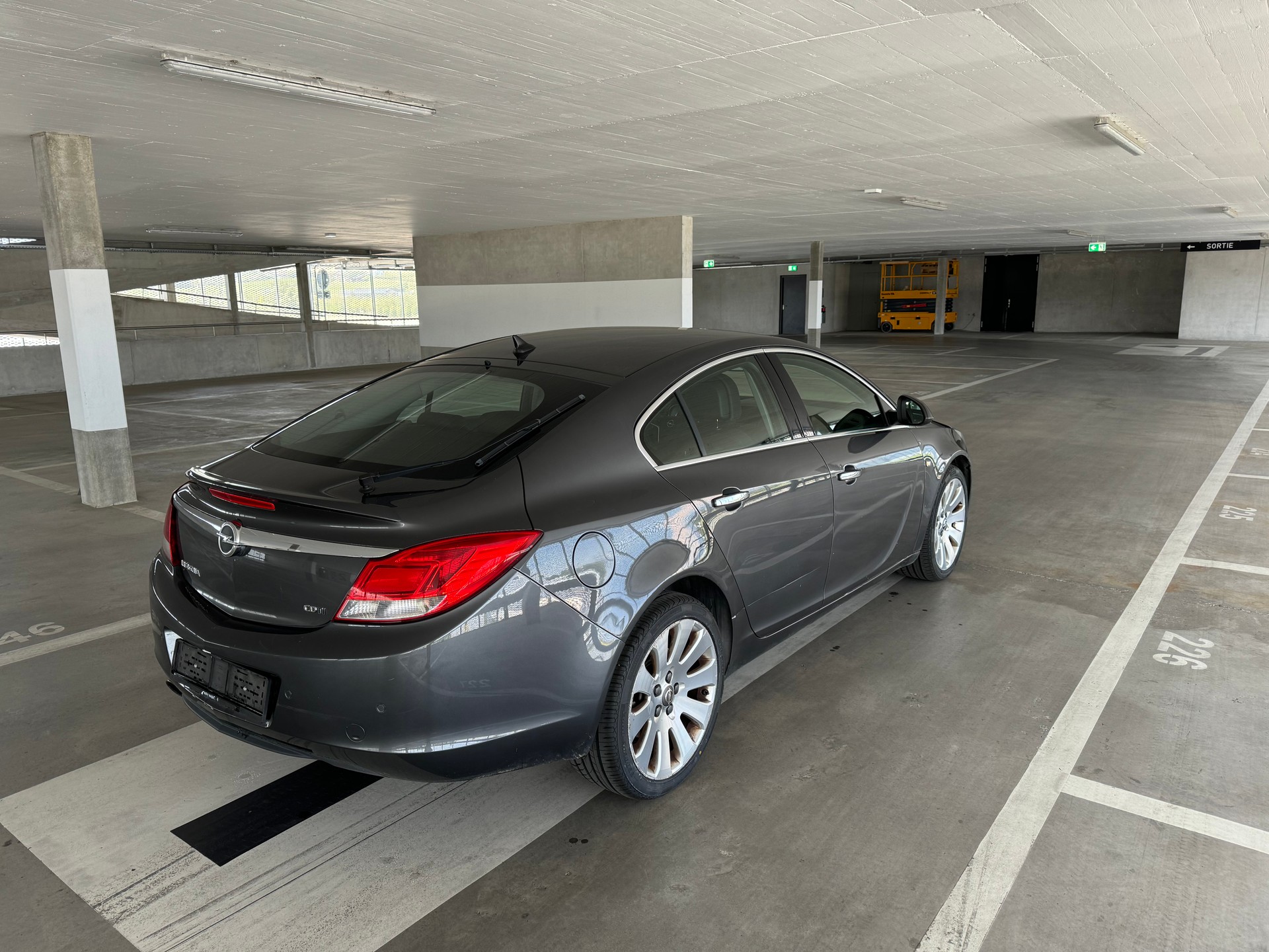 OPEL Insignia 2.0 CDTI Edition Automatic-image-5