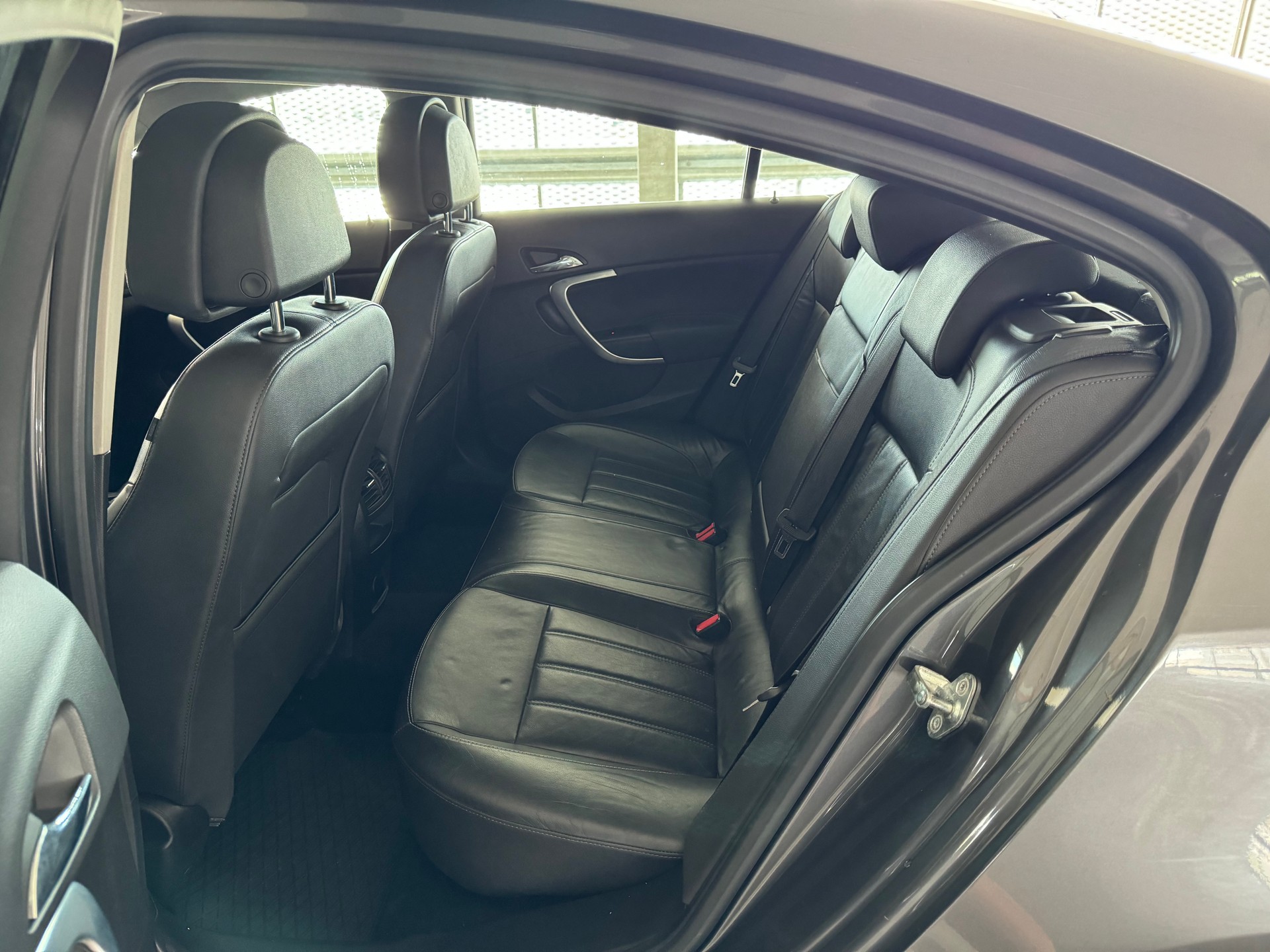 OPEL Insignia 2.0 CDTI Edition Automatic-image-12