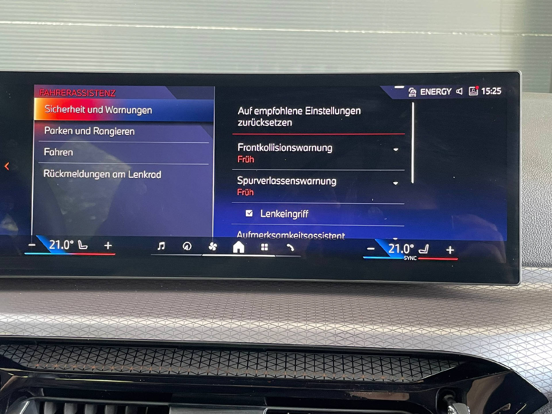 BMW 330i xDrive SAG Touring-image-11