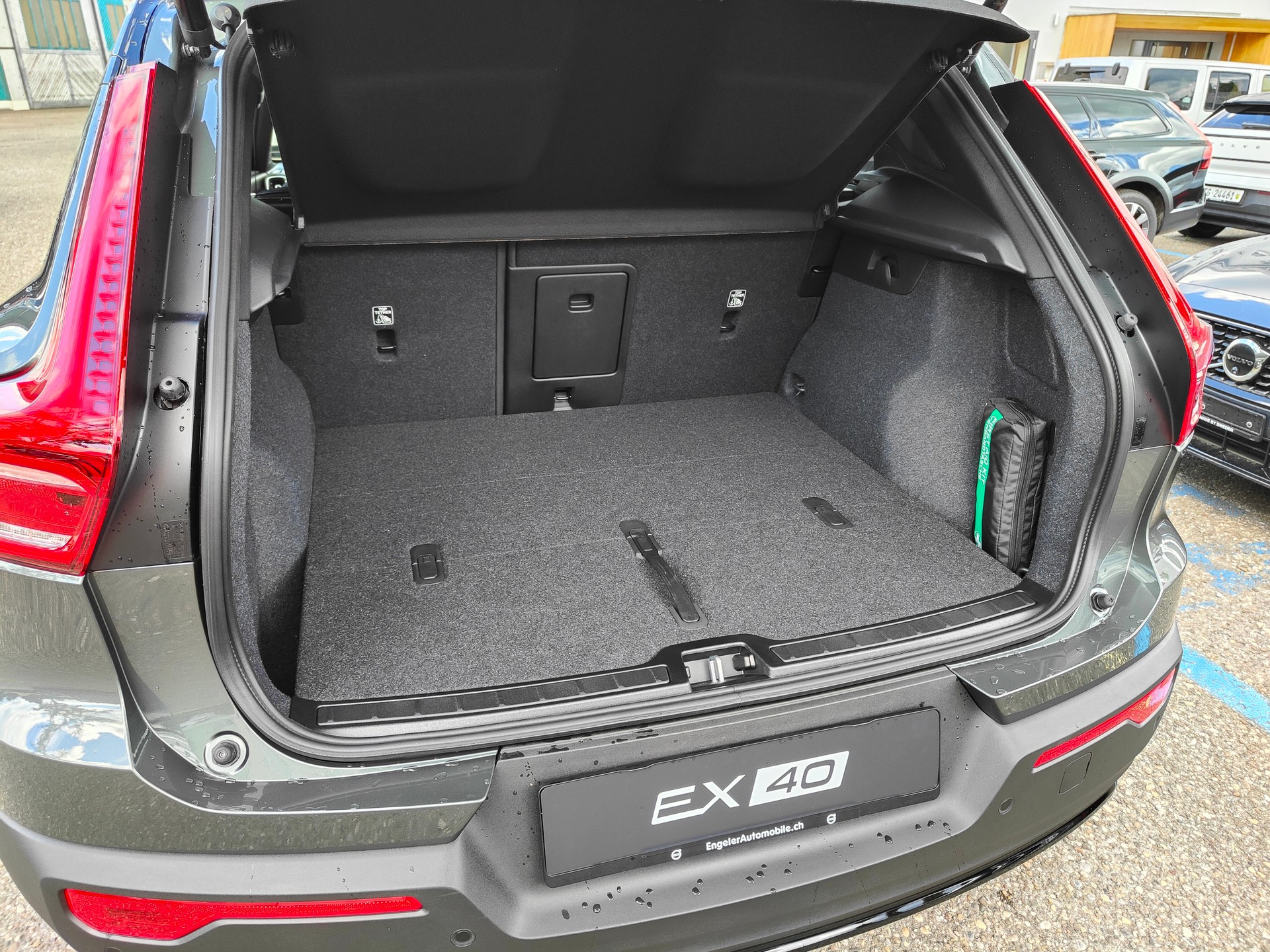VOLVO EX40 82kWh Twin Motor AWD Xcentric Edition-image-14