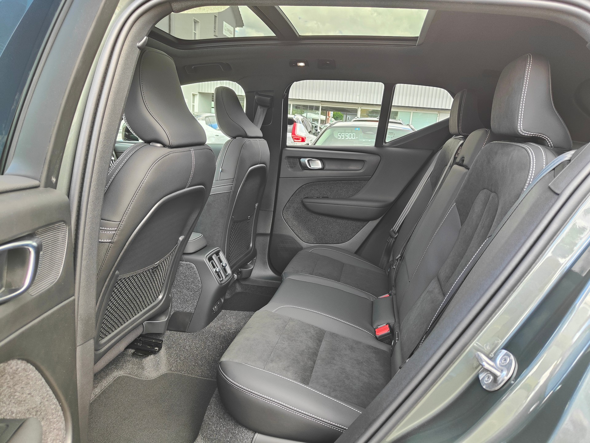 VOLVO EX40 82kWh Twin Motor AWD Xcentric Edition-image-13