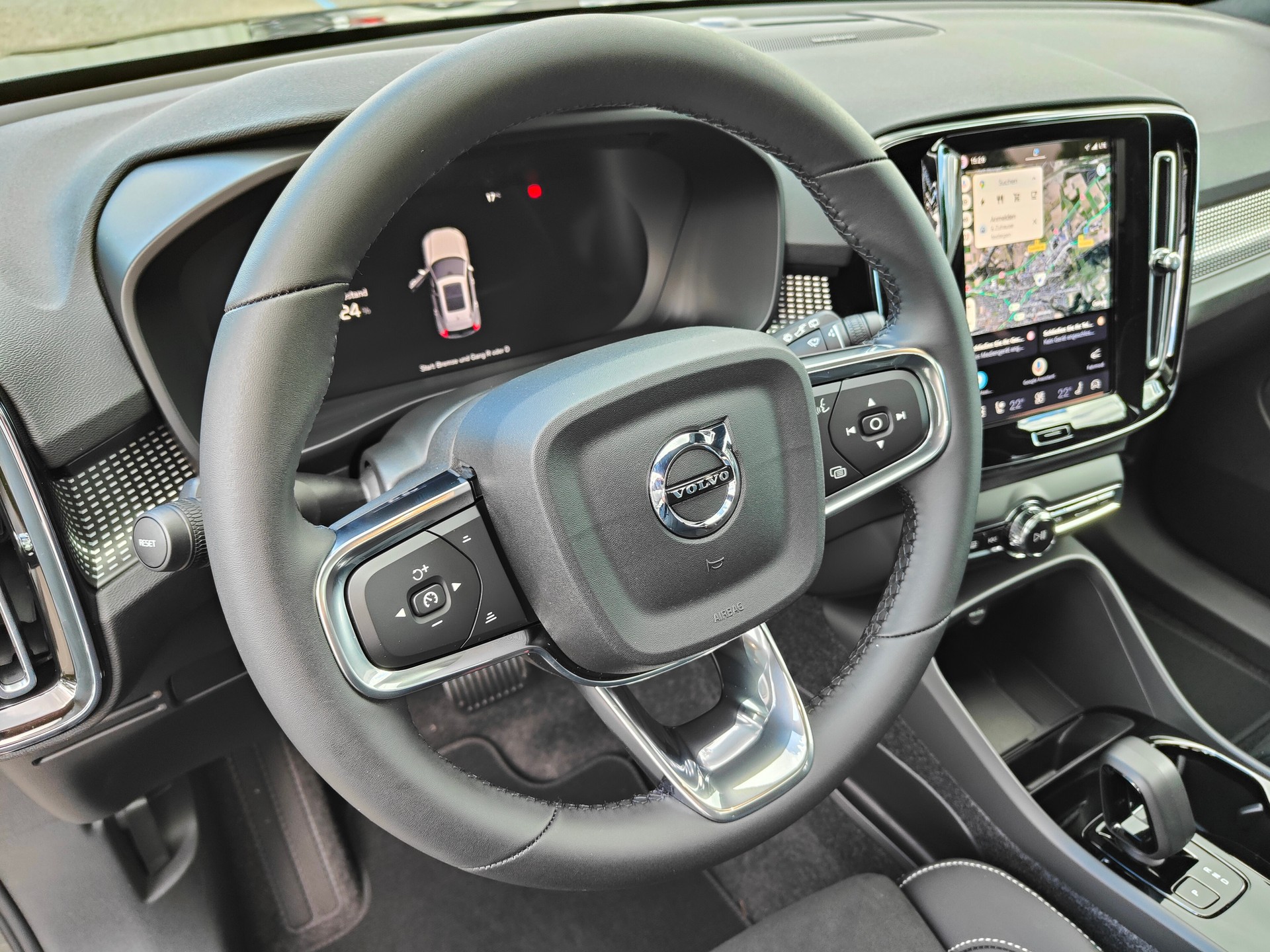 VOLVO EX40 82kWh Twin Motor AWD Xcentric Edition-image-10