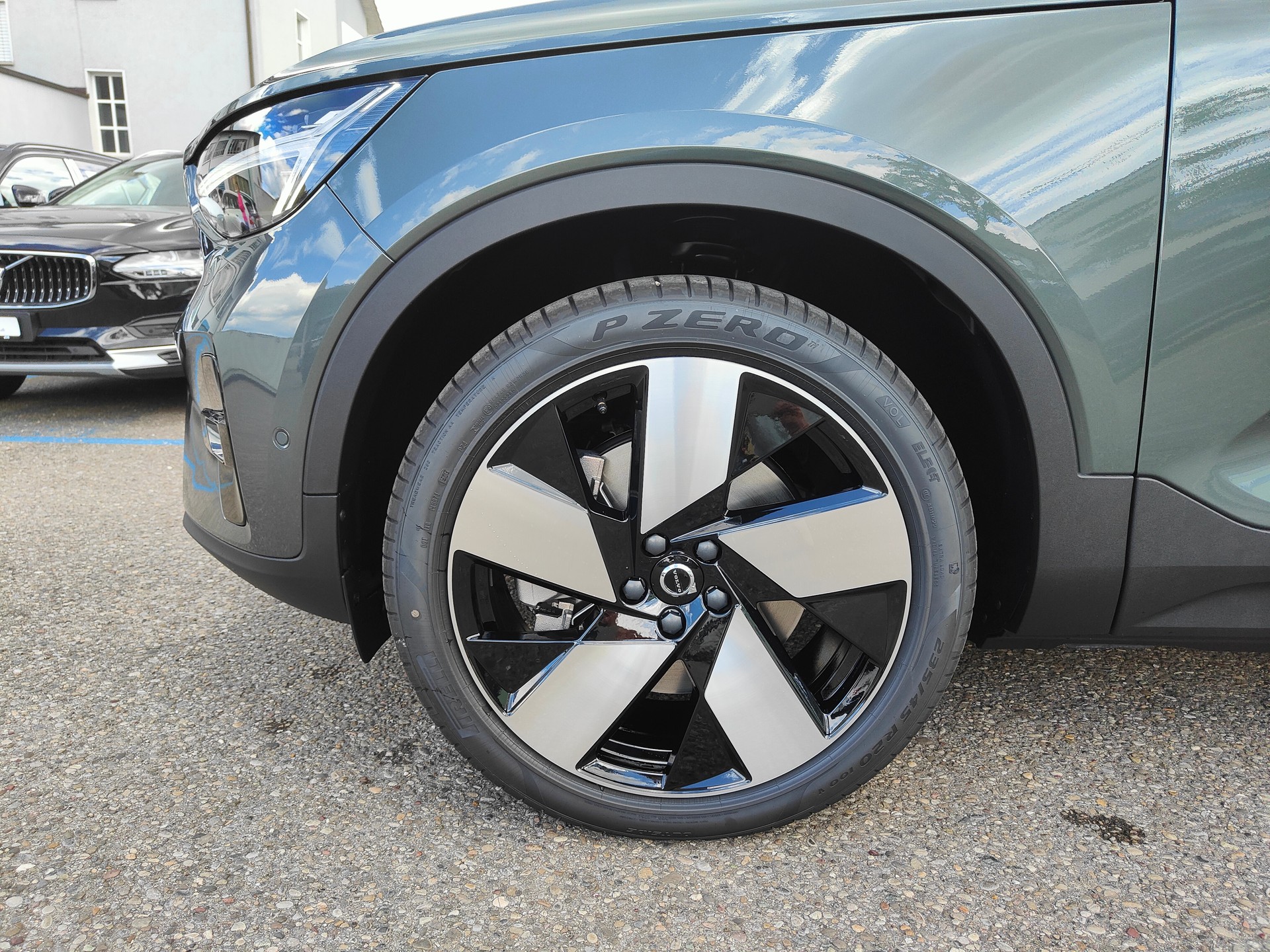 VOLVO EX40 82kWh Twin Motor AWD Xcentric Edition-image-5