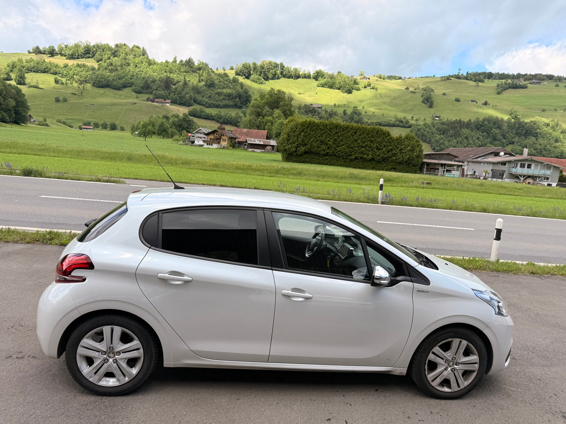 PEUGEOT 208 1.2 PureTech Access-image-6