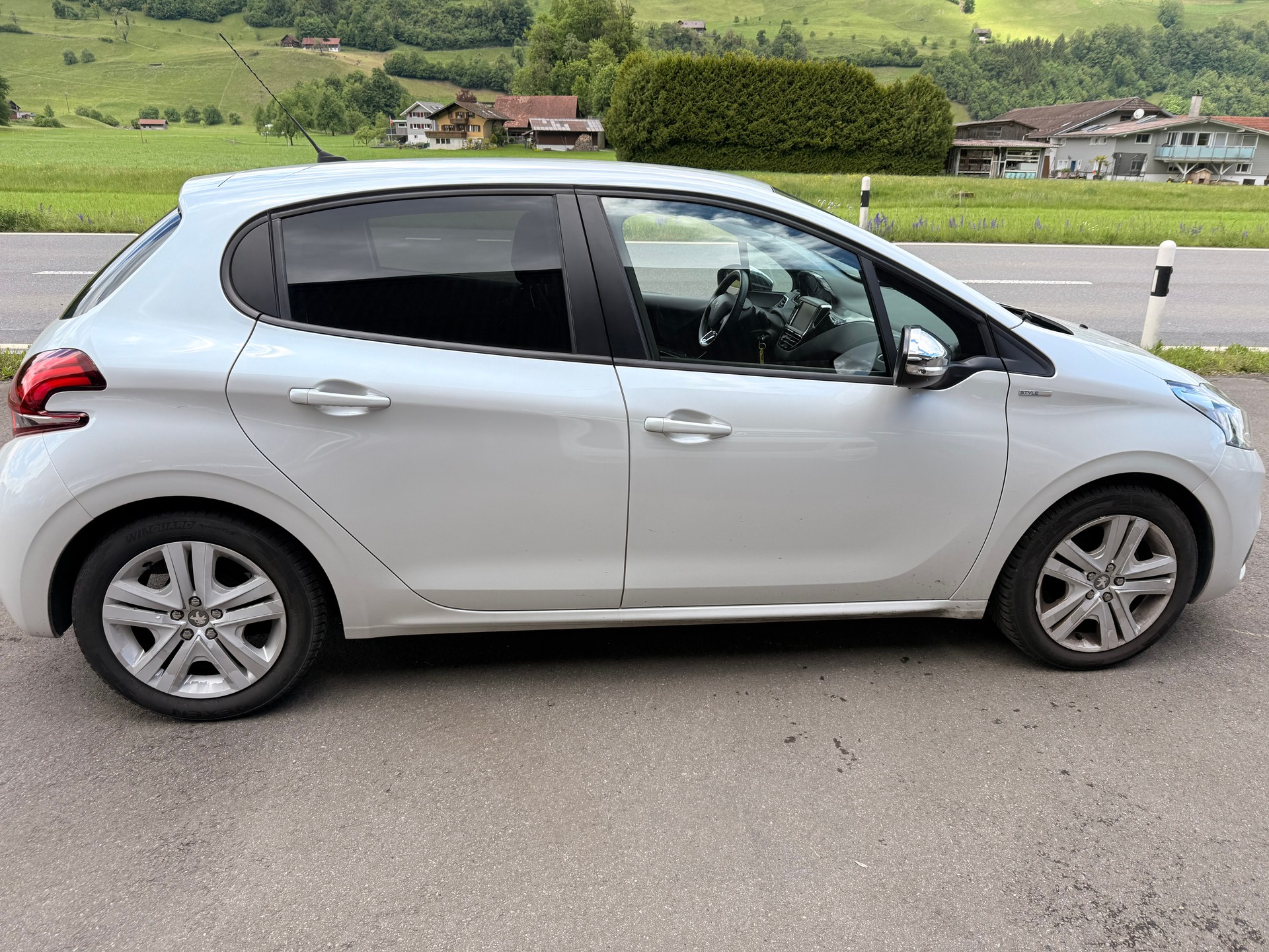 PEUGEOT 208 1.2 PureTech Access-image-4