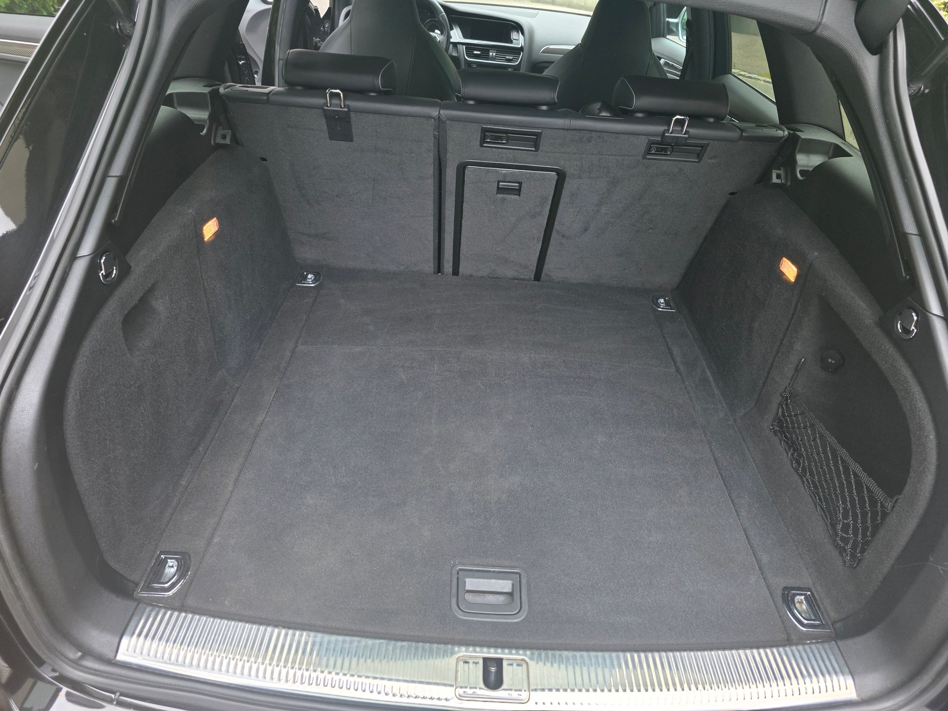 AUDI RS4 Avant 4.2 FSI V8 quattro S-tronic-image-10