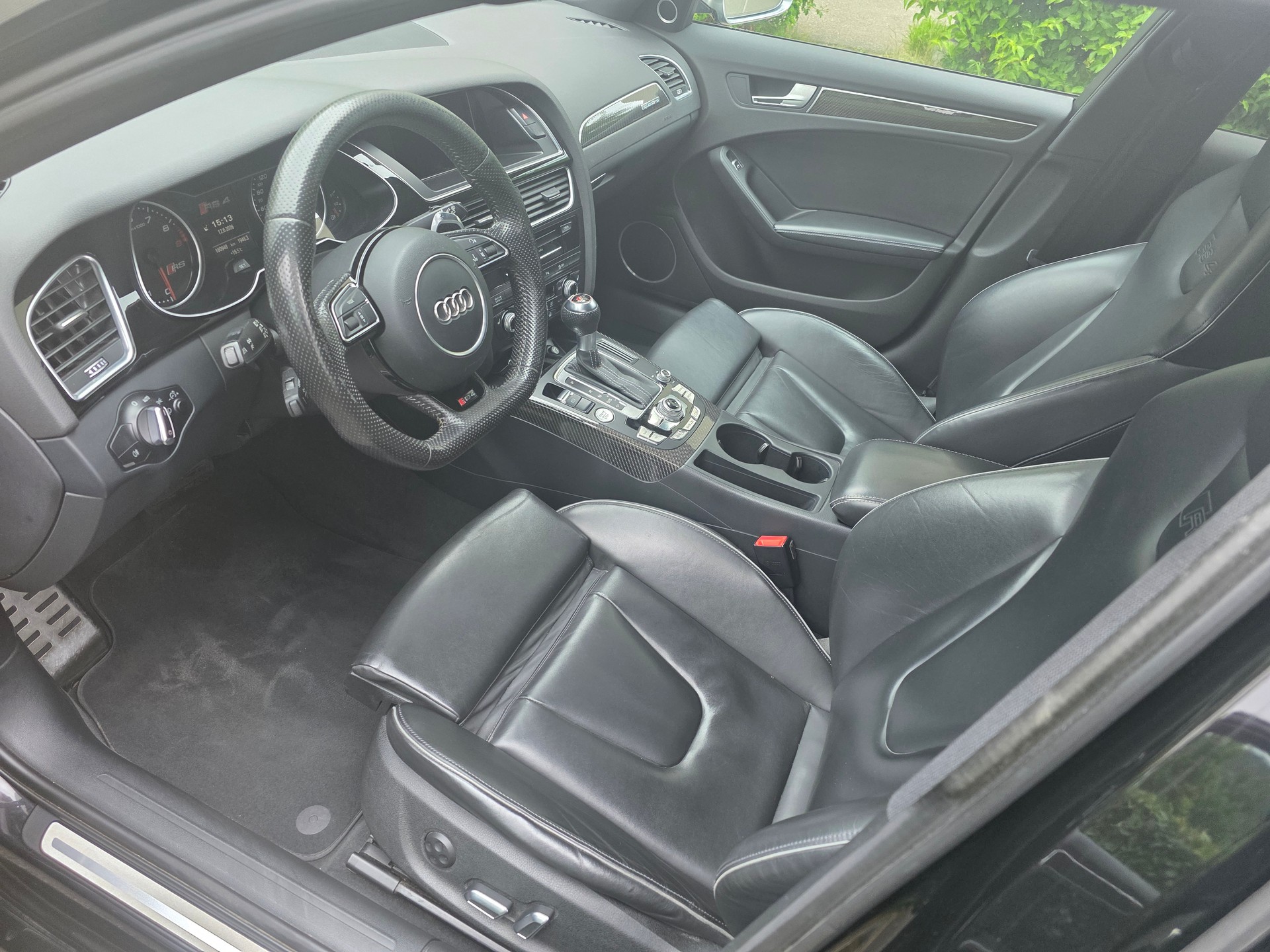 AUDI RS4 Avant 4.2 FSI V8 quattro S-tronic-image-8