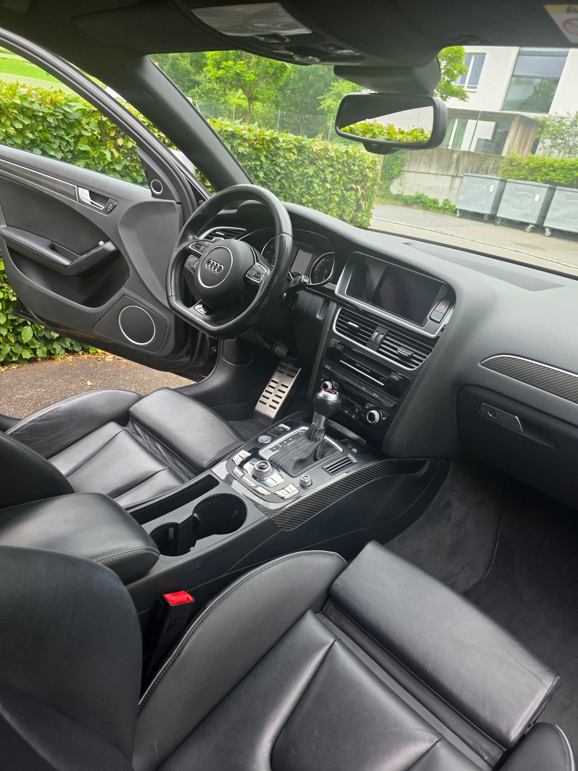 AUDI RS4 Avant 4.2 FSI V8 quattro S-tronic-image-13
