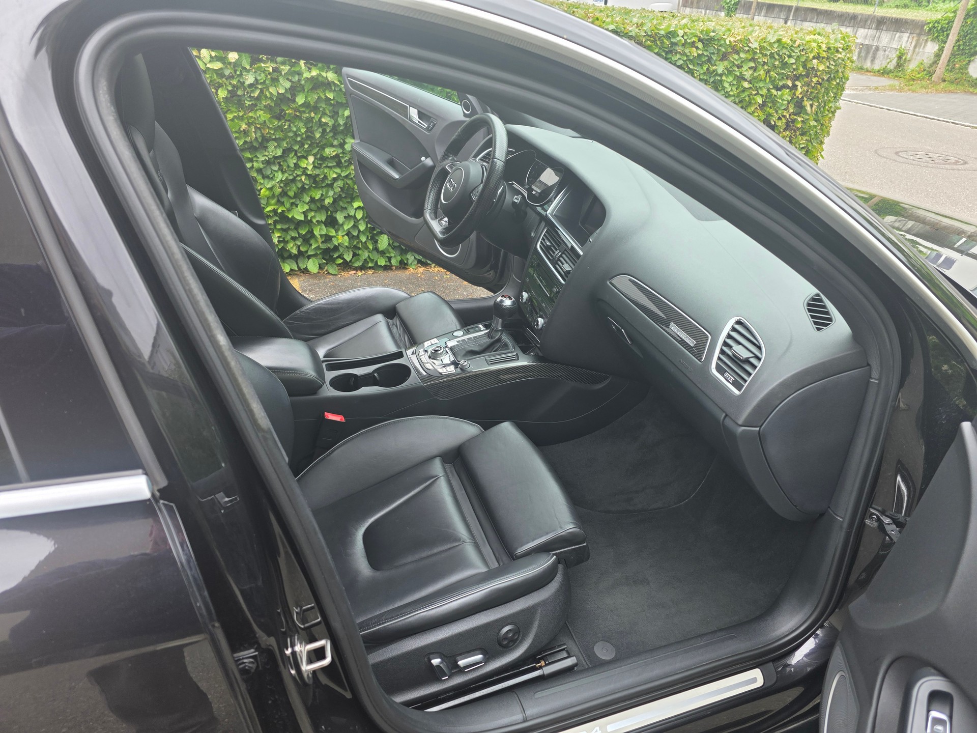 AUDI RS4 Avant 4.2 FSI V8 quattro S-tronic-image-11