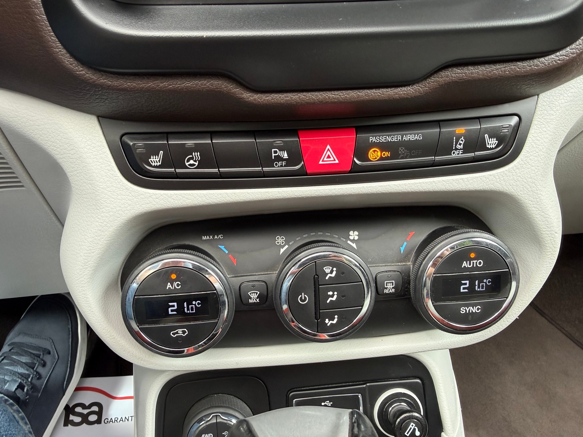 JEEP Renegade 2.0 CRD Limited AWD + Low Range 9ATX-image-9