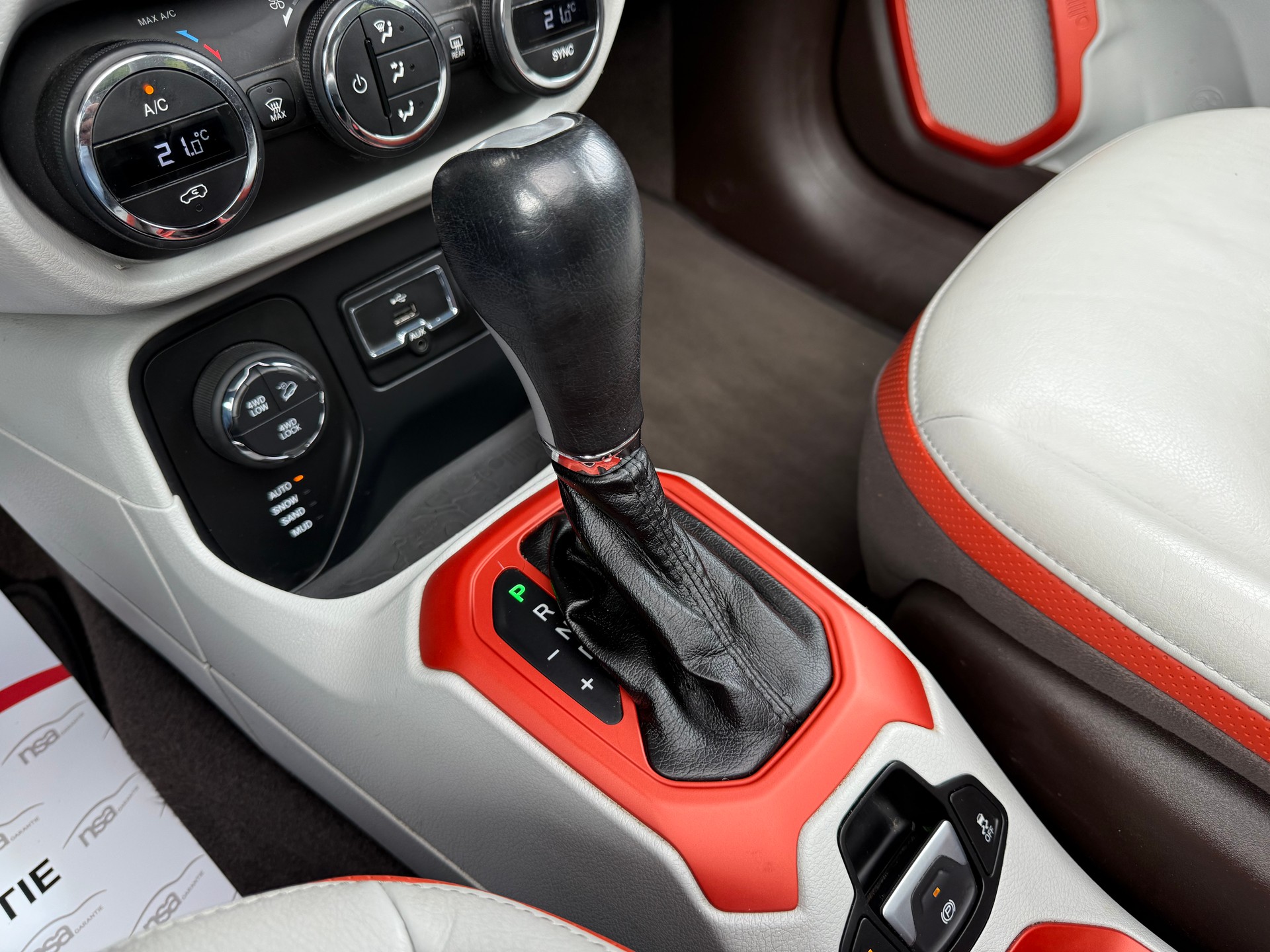 JEEP Renegade 2.0 CRD Limited AWD + Low Range 9ATX-image-10