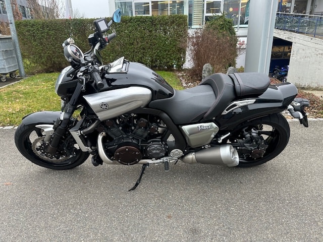 YAMAHA 1700-showroom-element-3