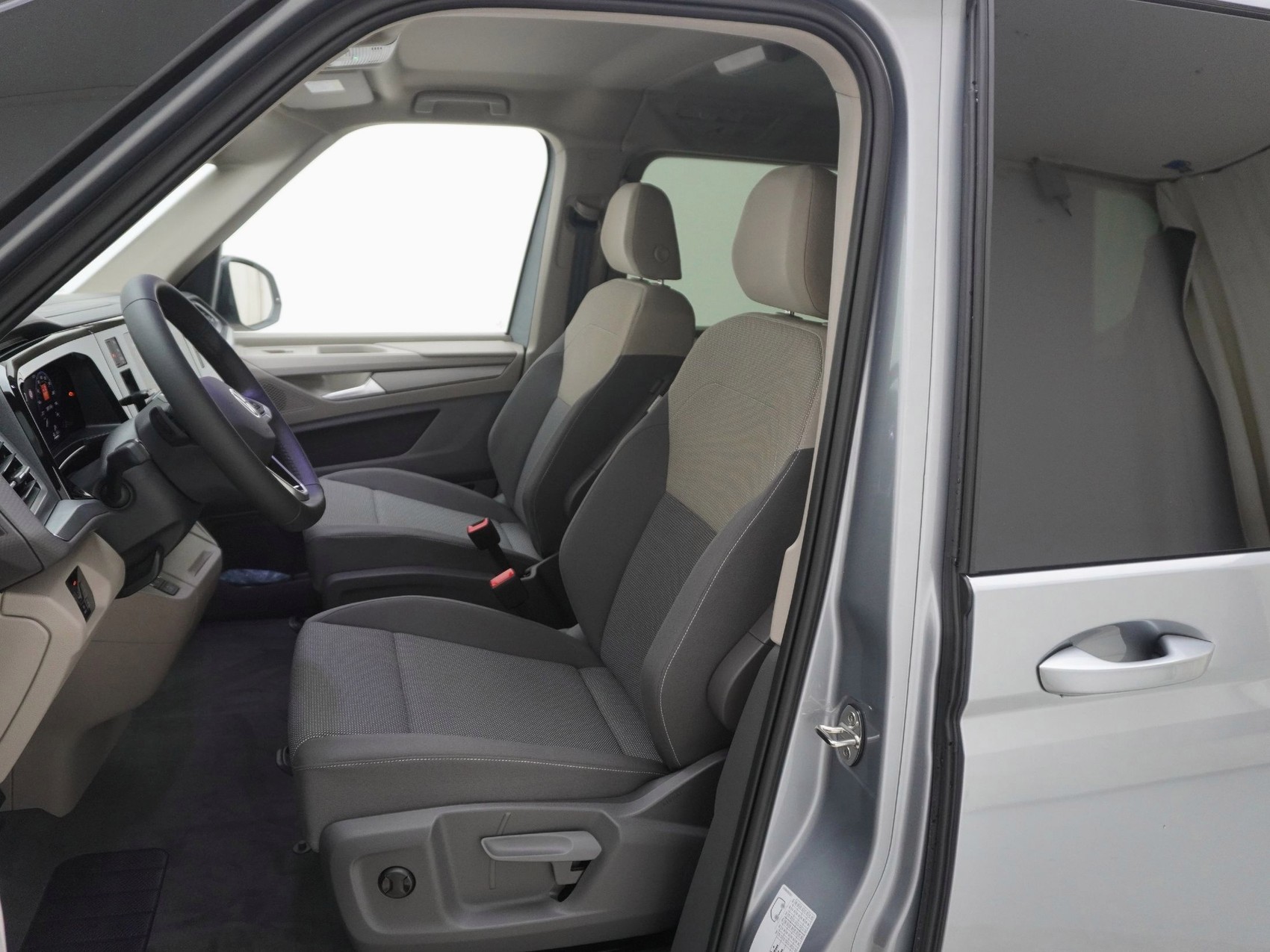 VW Multivan lang 1.5 TSI eHybrid Life Edition 4Motion DSG-image-12