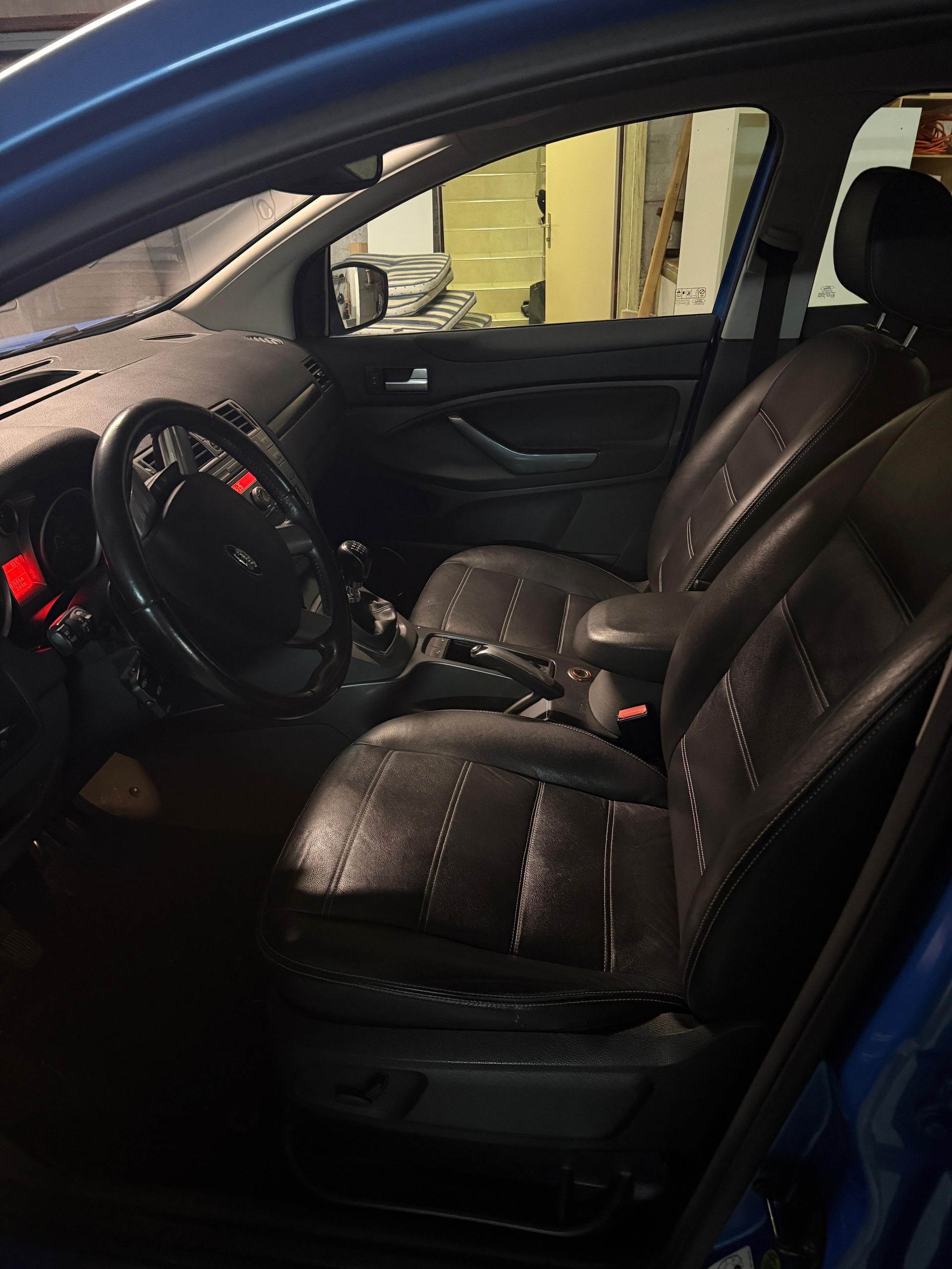 FORD Kuga 2.5 Turbo Titanium 4WD-image-6