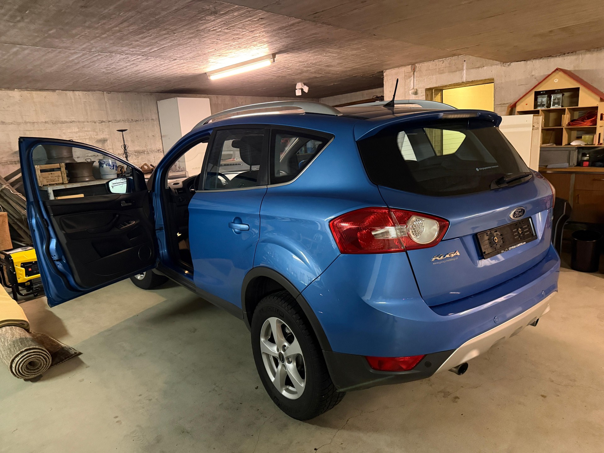 FORD Kuga 2.5 Turbo Titanium 4WD-image-4