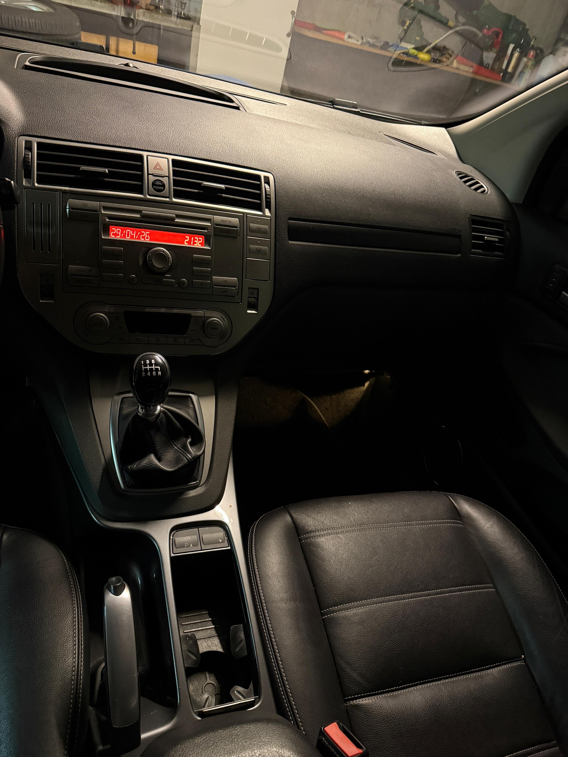 FORD Kuga 2.5 Turbo Titanium 4WD-image-5