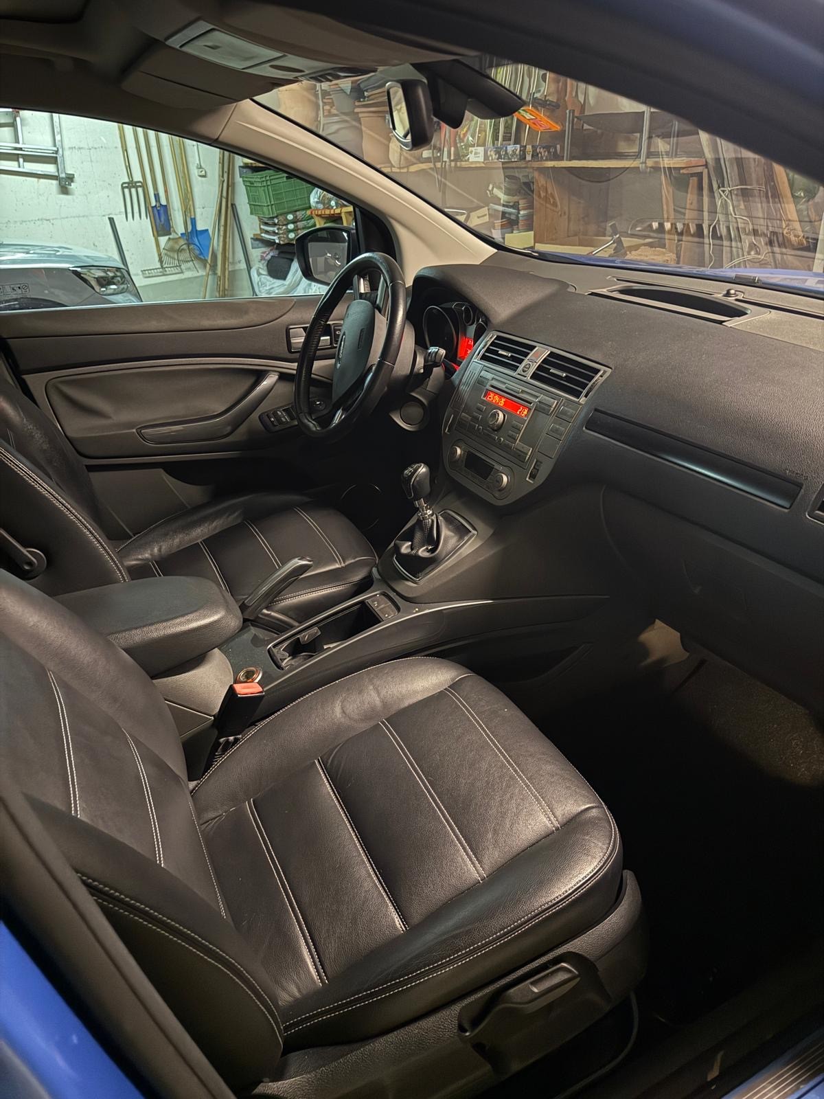FORD Kuga 2.5 Turbo Titanium 4WD-image-11
