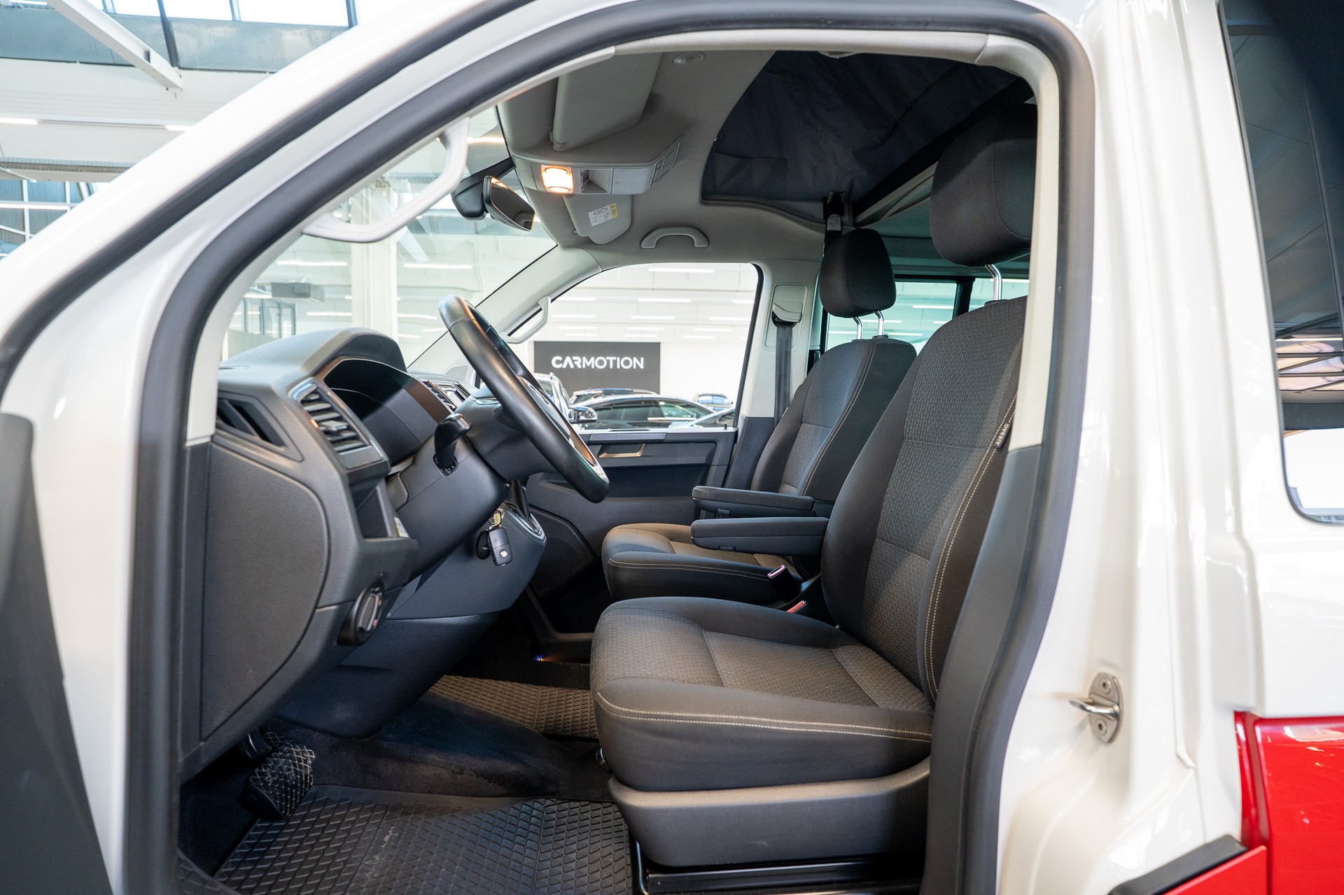 VW T6 California 2.0 TDI Beach 4Motion DSG / CH-Fahrzeug / AHK 2500 Kg / LED-Scheinwerfer-image-14