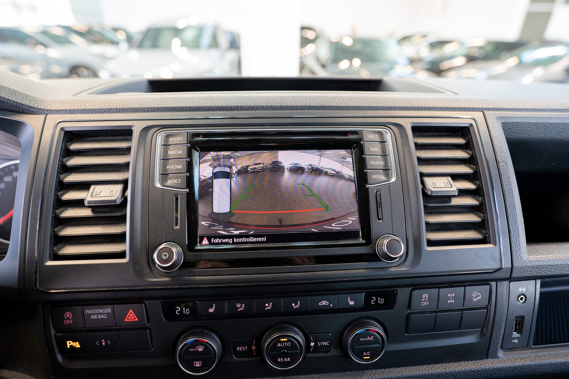 VW T6 California 2.0 TDI Beach 4Motion DSG / CH-Fahrzeug / AHK 2500 Kg / LED-Scheinwerfer-image-24