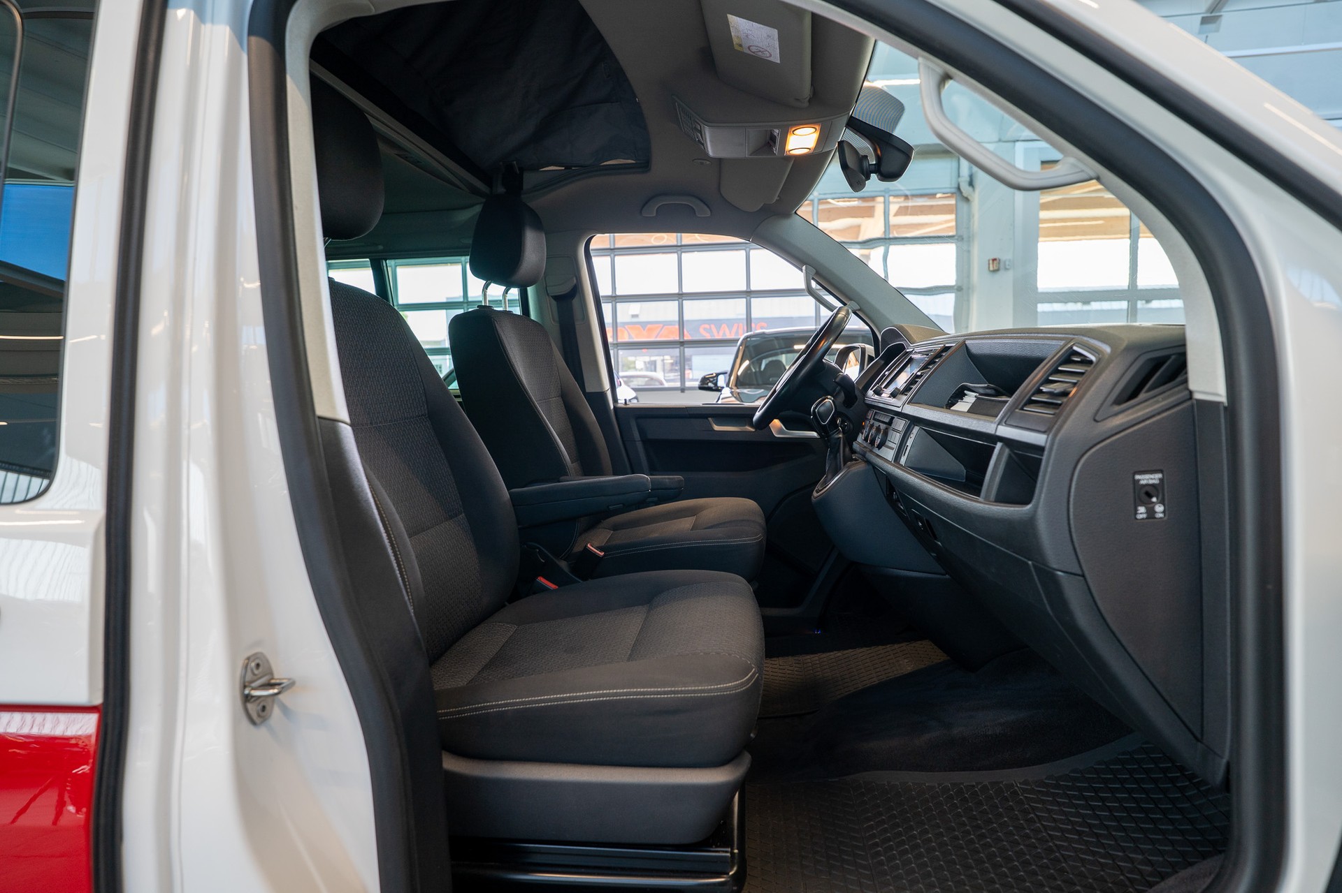 VW T6 California 2.0 TDI Beach 4Motion DSG / CH-Fahrzeug / AHK 2500 Kg / LED-Scheinwerfer-image-18