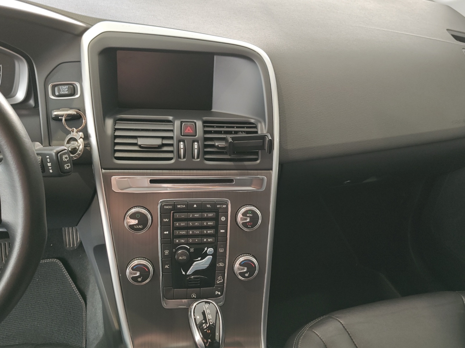 VOLVO XC60 D4 AWD Momentum Geartronic-image-9