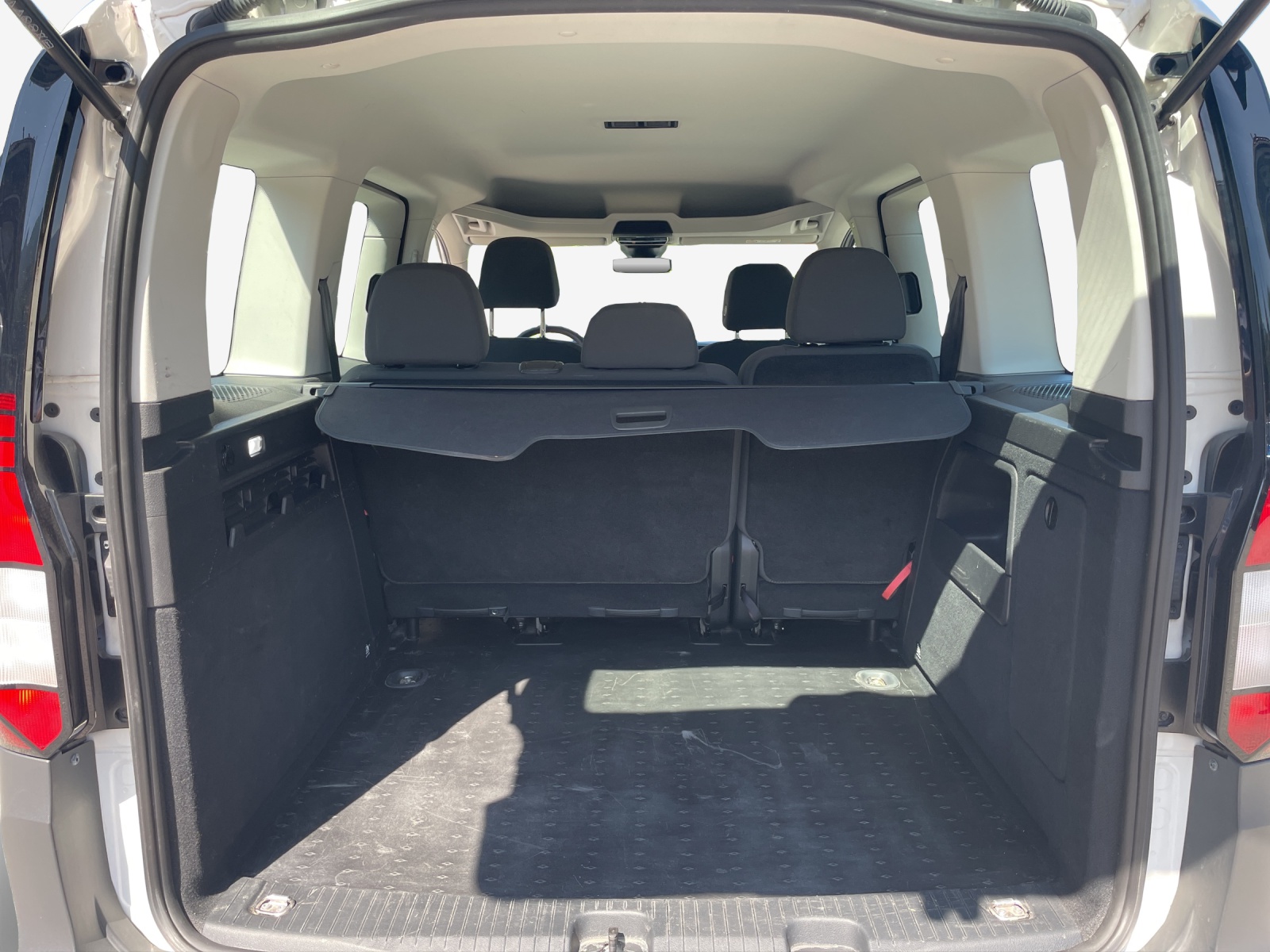VW Caddy 2.0 TDI 4Motion-image-12