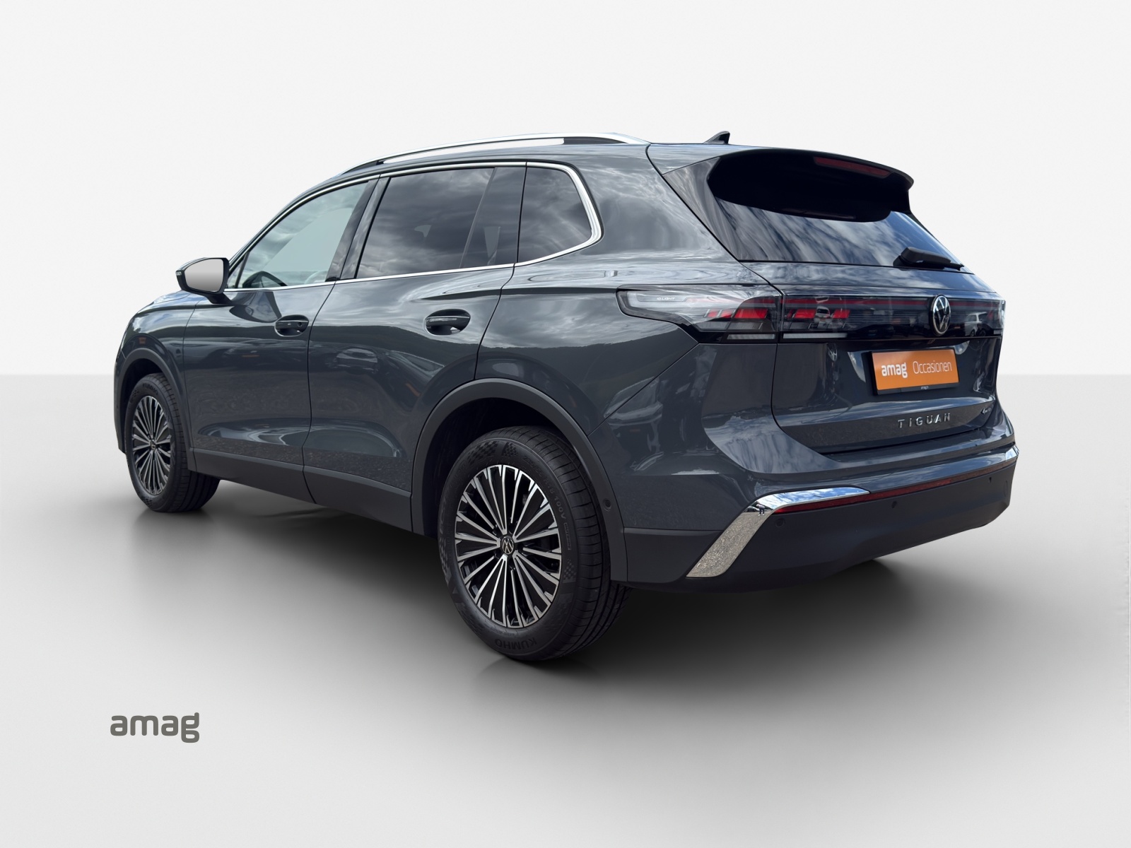 VW Tiguan 2.0 TSI DSG Elegance 4Motion-image-2