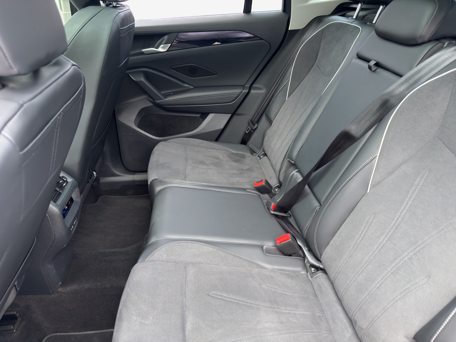VW Tiguan 2.0 TSI DSG Elegance 4Motion-image-11