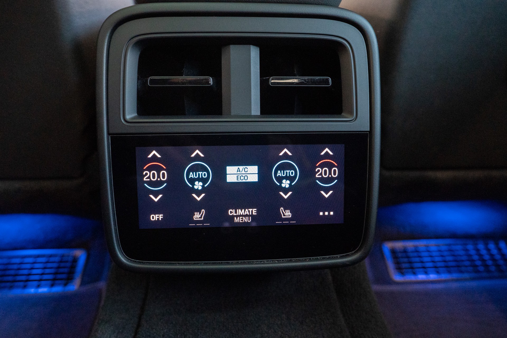 PORSCHE Taycan Turbo S / CH-Fahrzeug / Keramik Brems-Anlage / Panorama / Alcantara Lenkrad / Sport Chrono-image-28