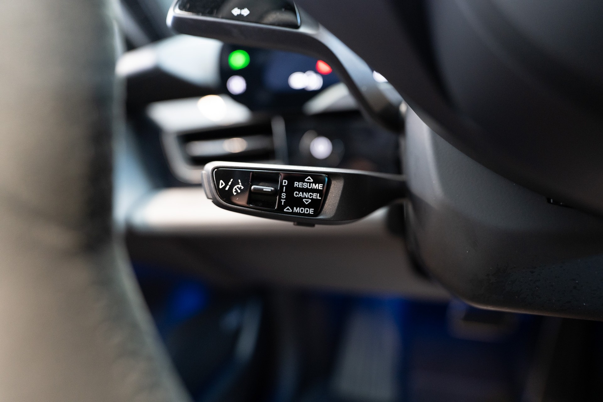 PORSCHE Taycan Turbo S / CH-Fahrzeug / Keramik Brems-Anlage / Panorama / Alcantara Lenkrad / Sport Chrono-image-27