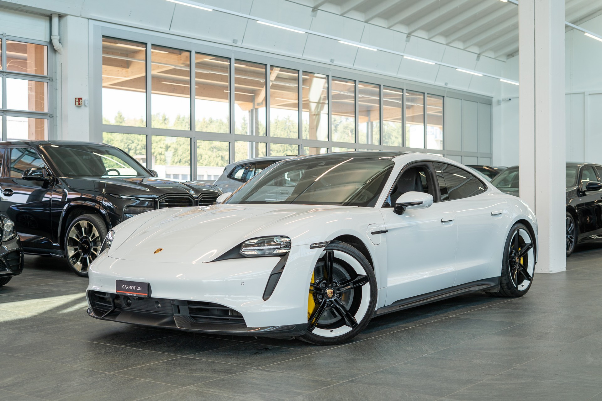 PORSCHE Taycan Turbo S / CH-Fahrzeug / Keramik Brems-Anlage / Panorama / Alcantara Lenkrad / Sport Chrono-image-0