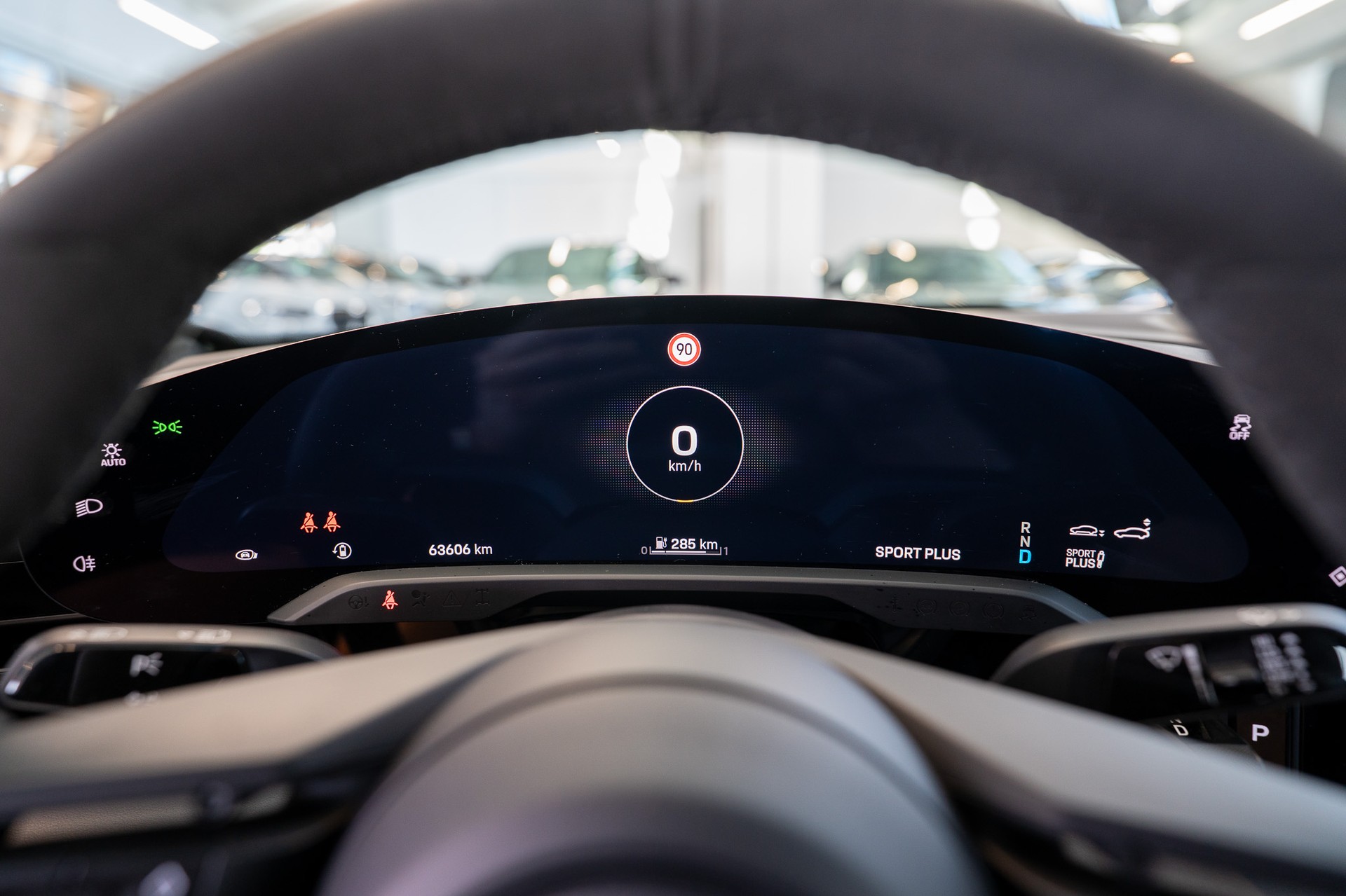 PORSCHE Taycan Turbo S / CH-Fahrzeug / Keramik Brems-Anlage / Panorama / Alcantara Lenkrad / Sport Chrono-image-20