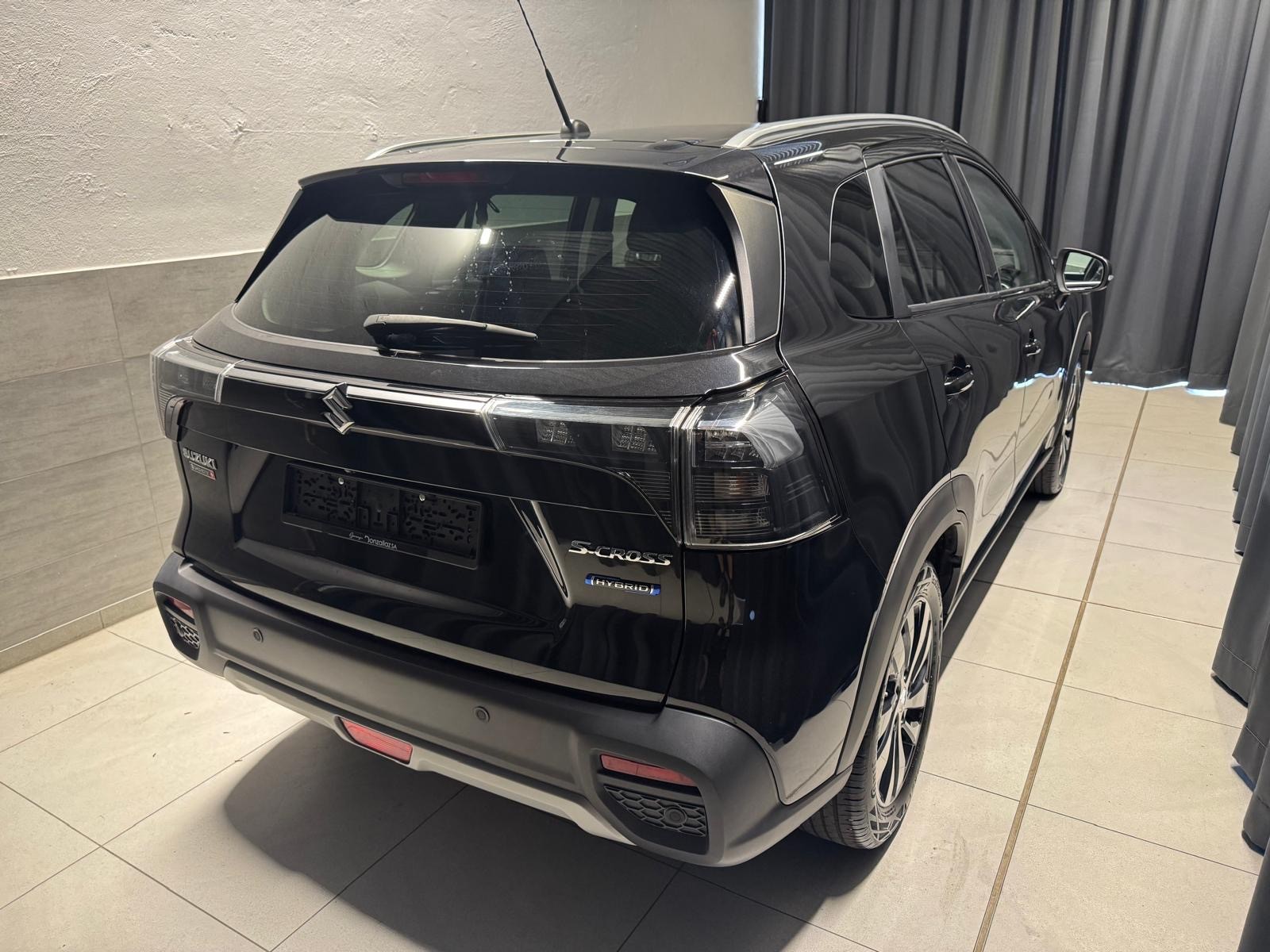 SUZUKI S-Cross 1.5 Compact Top Hybrid-image-5