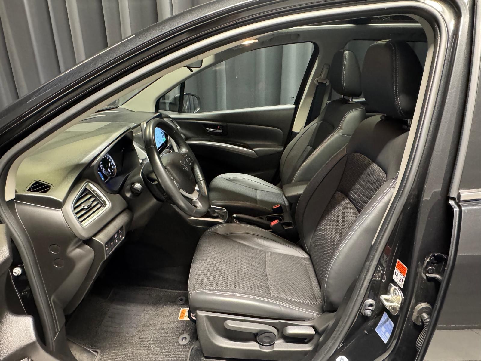 SUZUKI S-Cross 1.5 Compact Top Hybrid-image-6