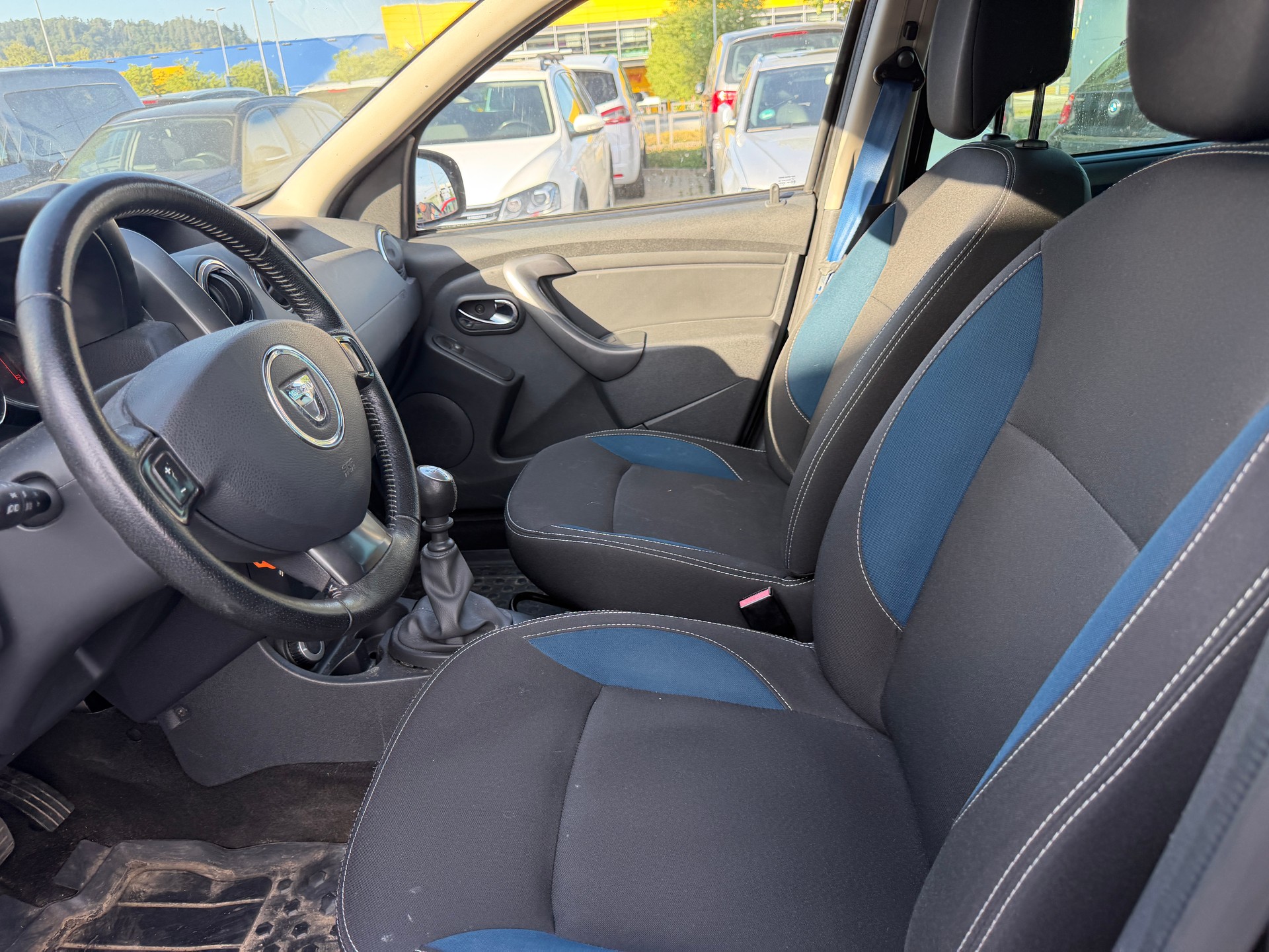DACIA Duster 1.2 T Urban Explorer 4x4-image-8