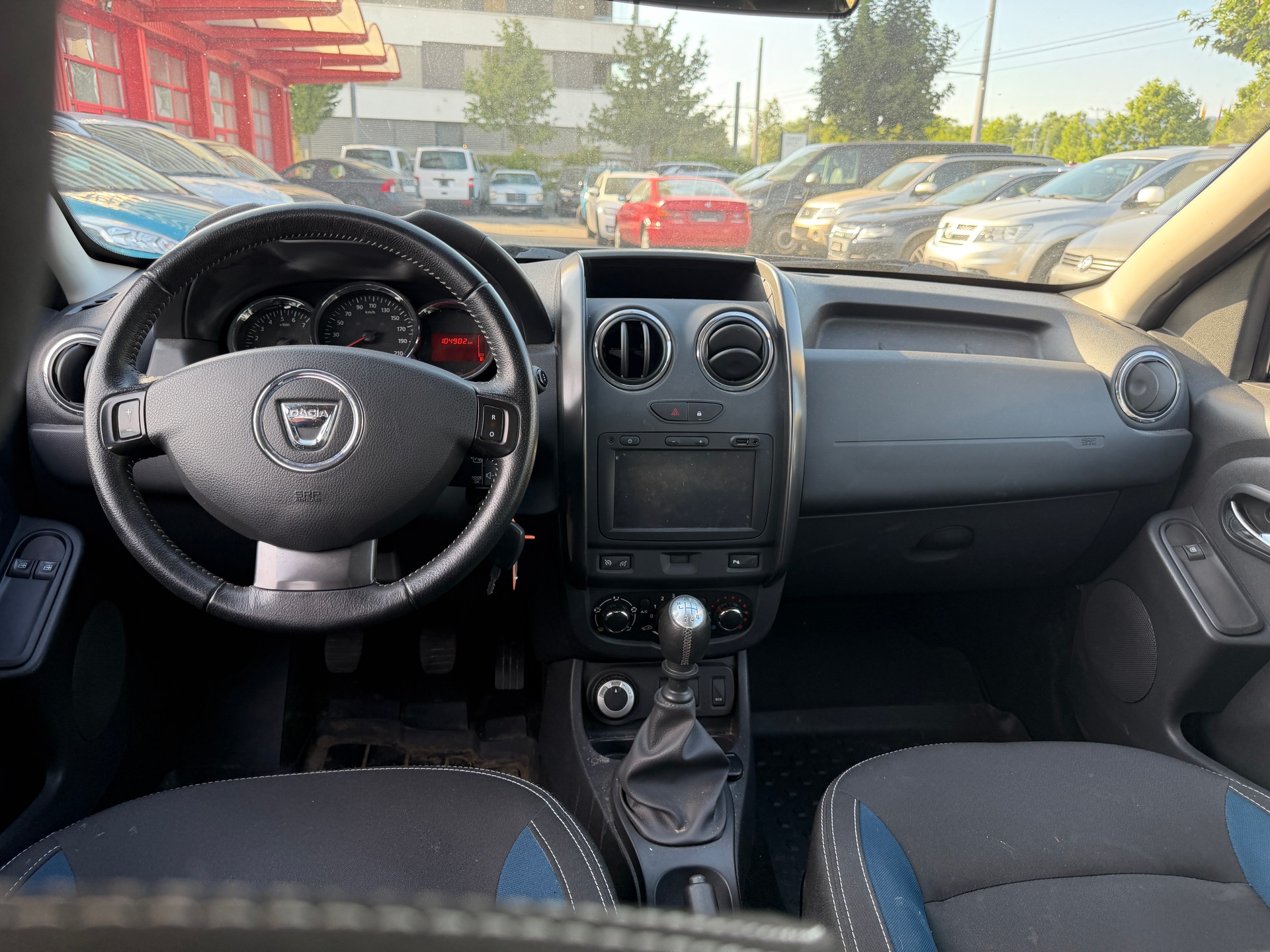 DACIA Duster 1.2 T Urban Explorer 4x4-image-10