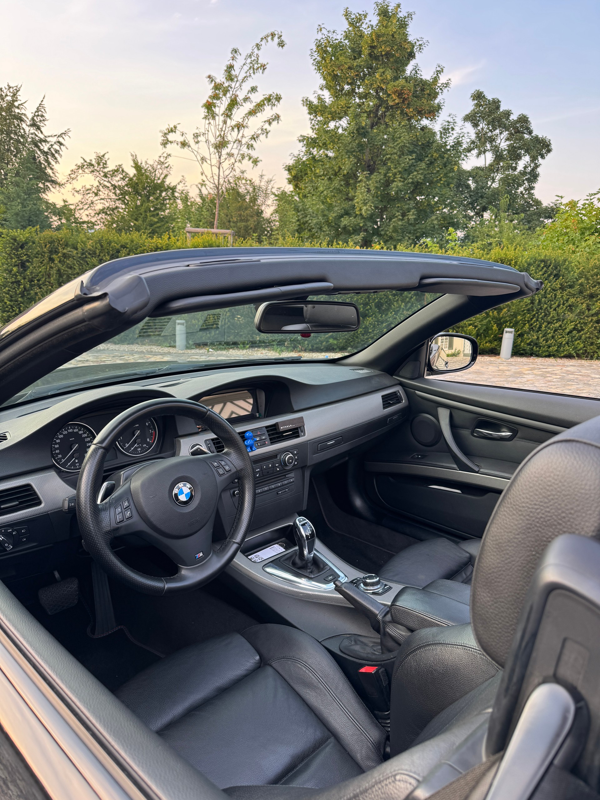 BMW 335i Cabriolet-image-7