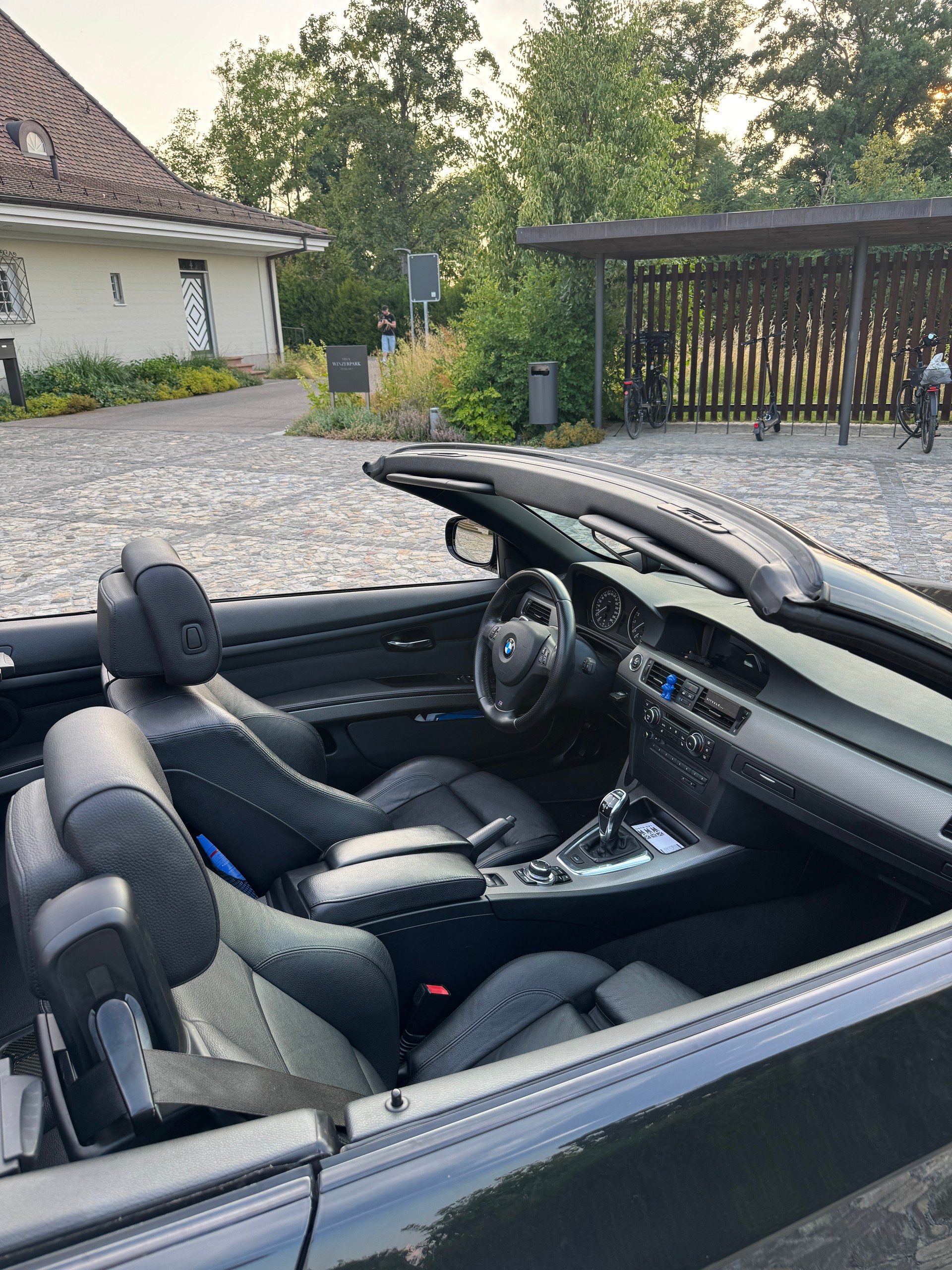 BMW 335i Cabriolet-image-9