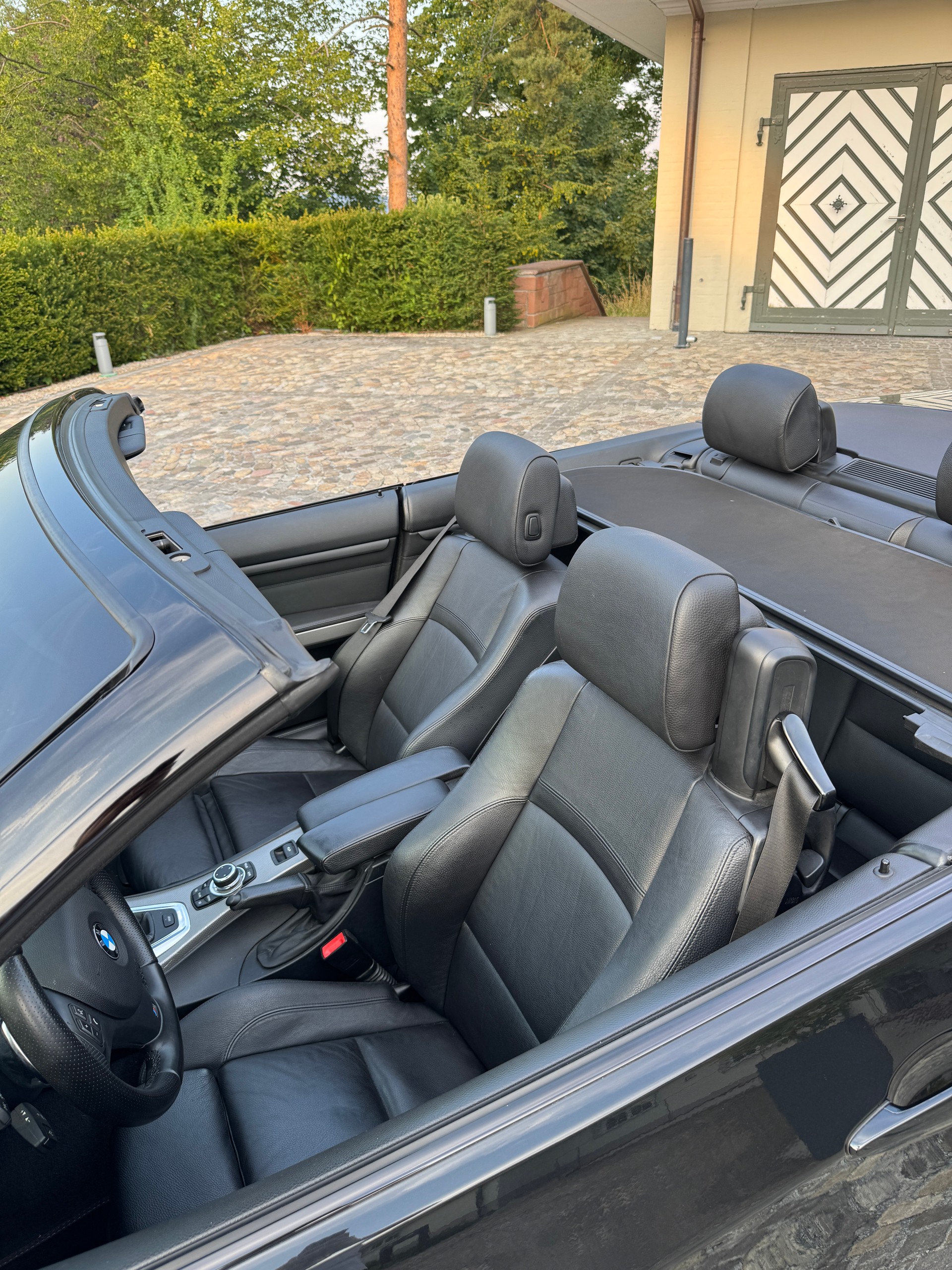 BMW 335i Cabriolet-image-8