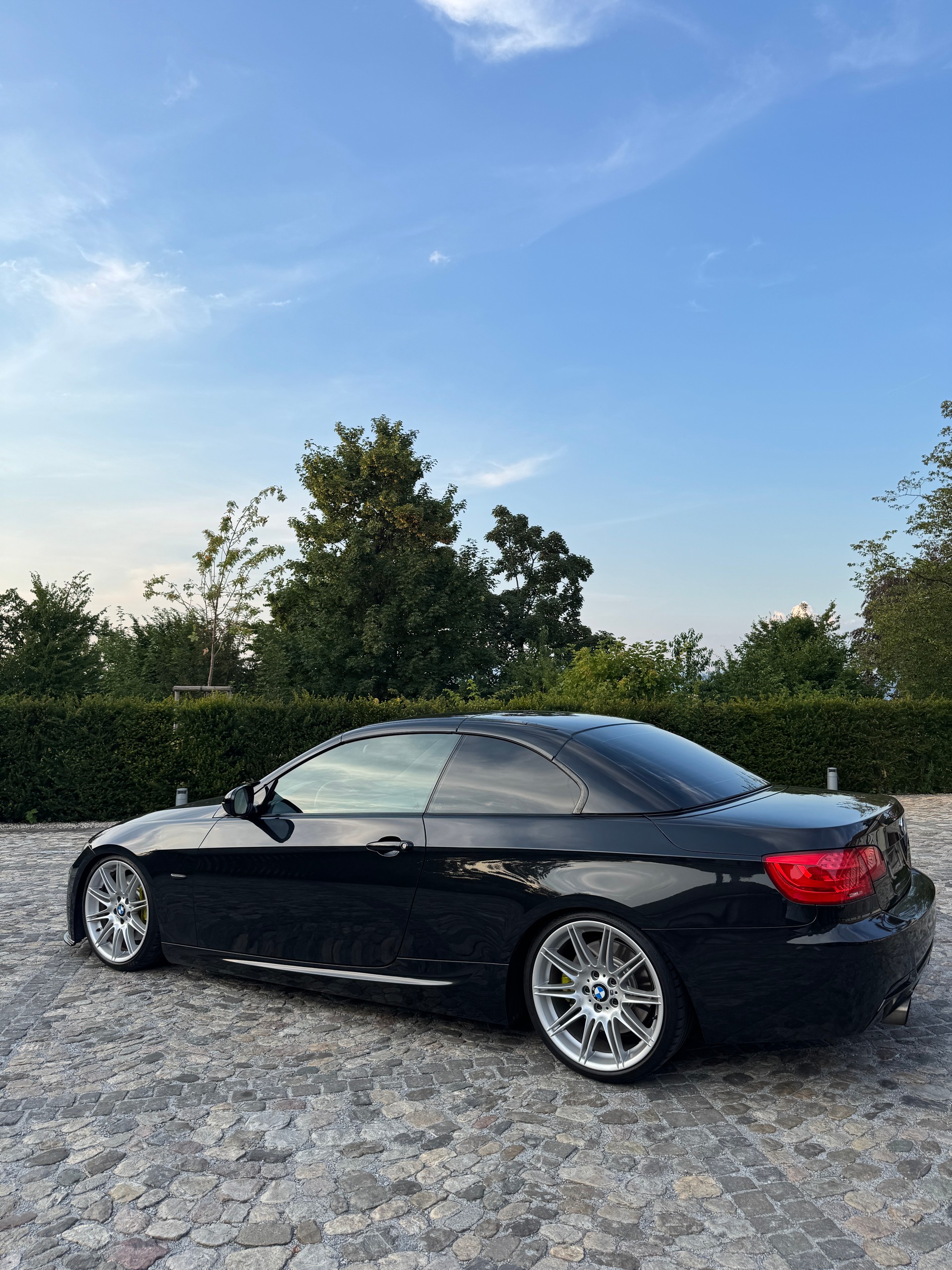 BMW 335i Cabriolet-image-1