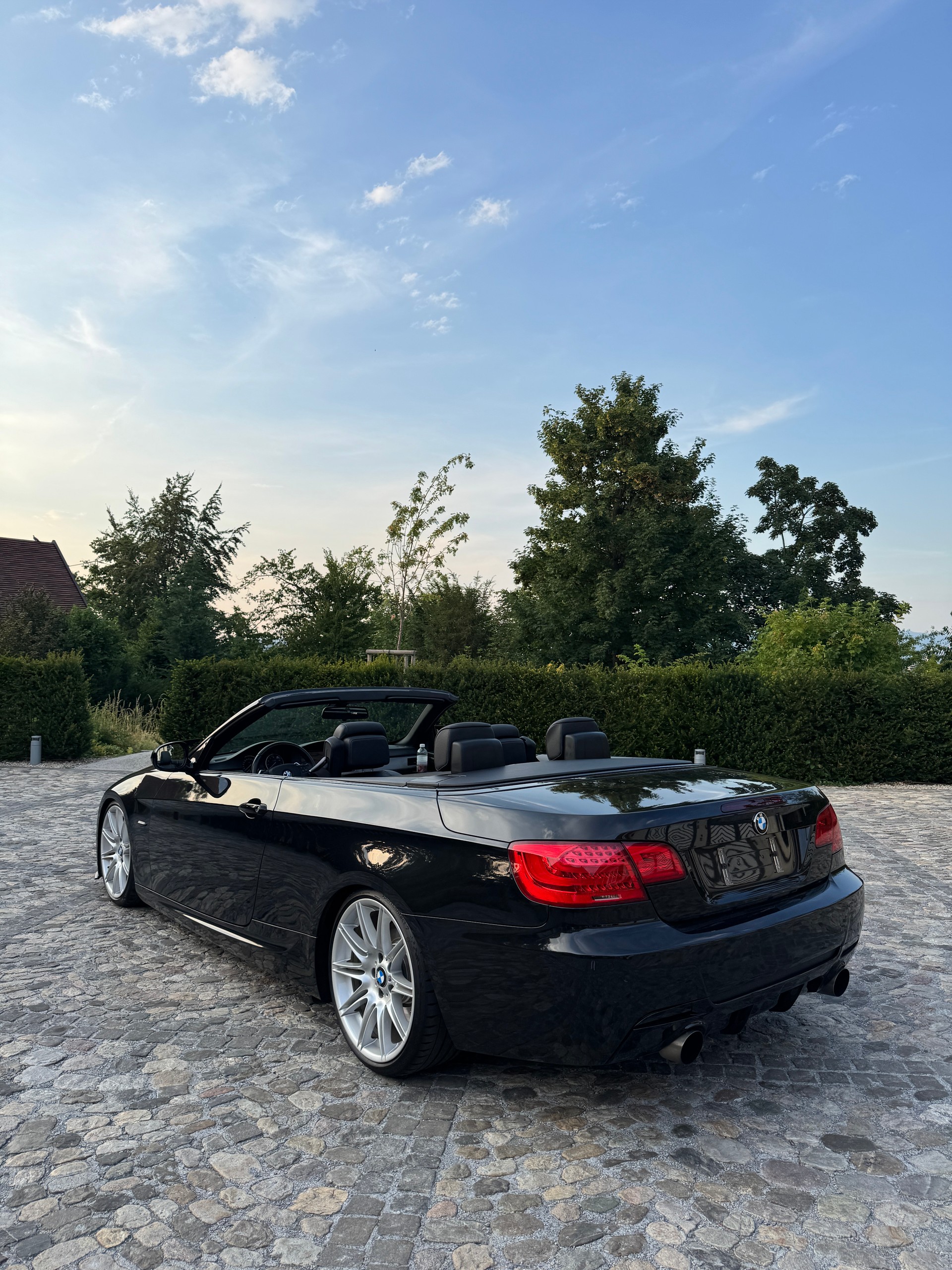 BMW 335i Cabriolet-image-3