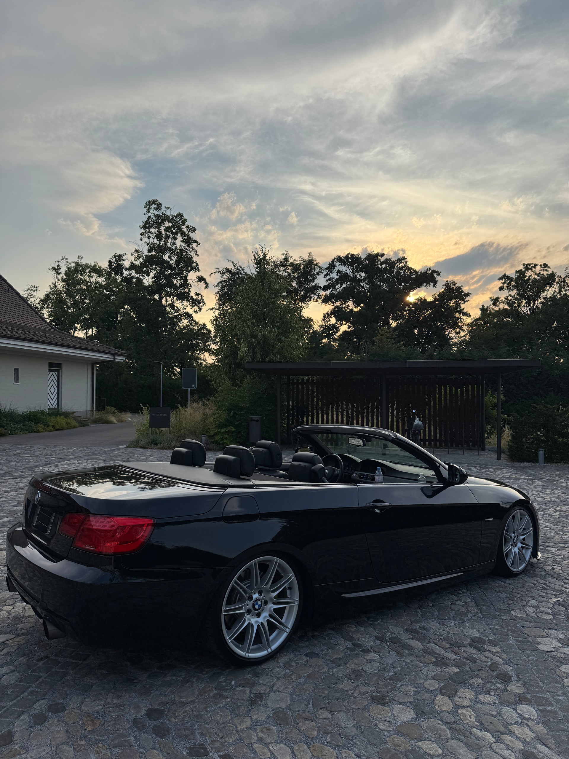BMW 335i Cabriolet-image-5