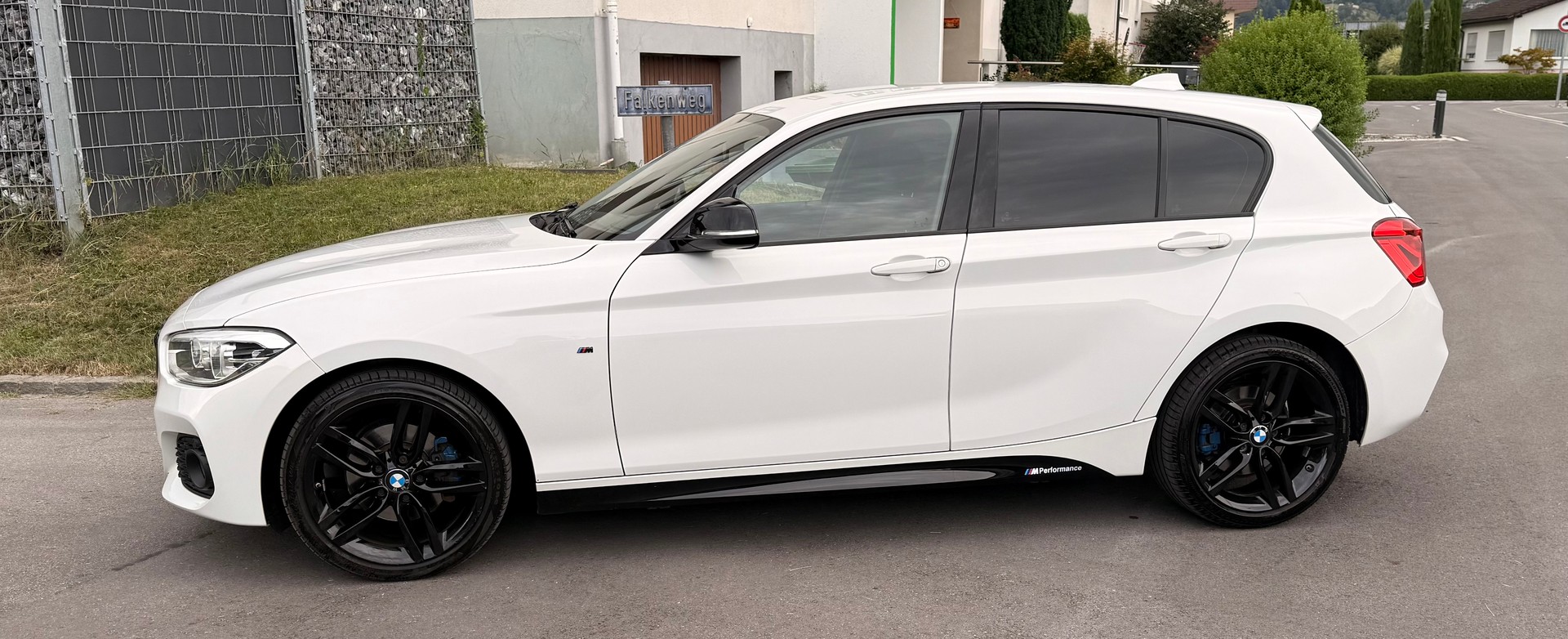 BMW 120d xDrive-image-5