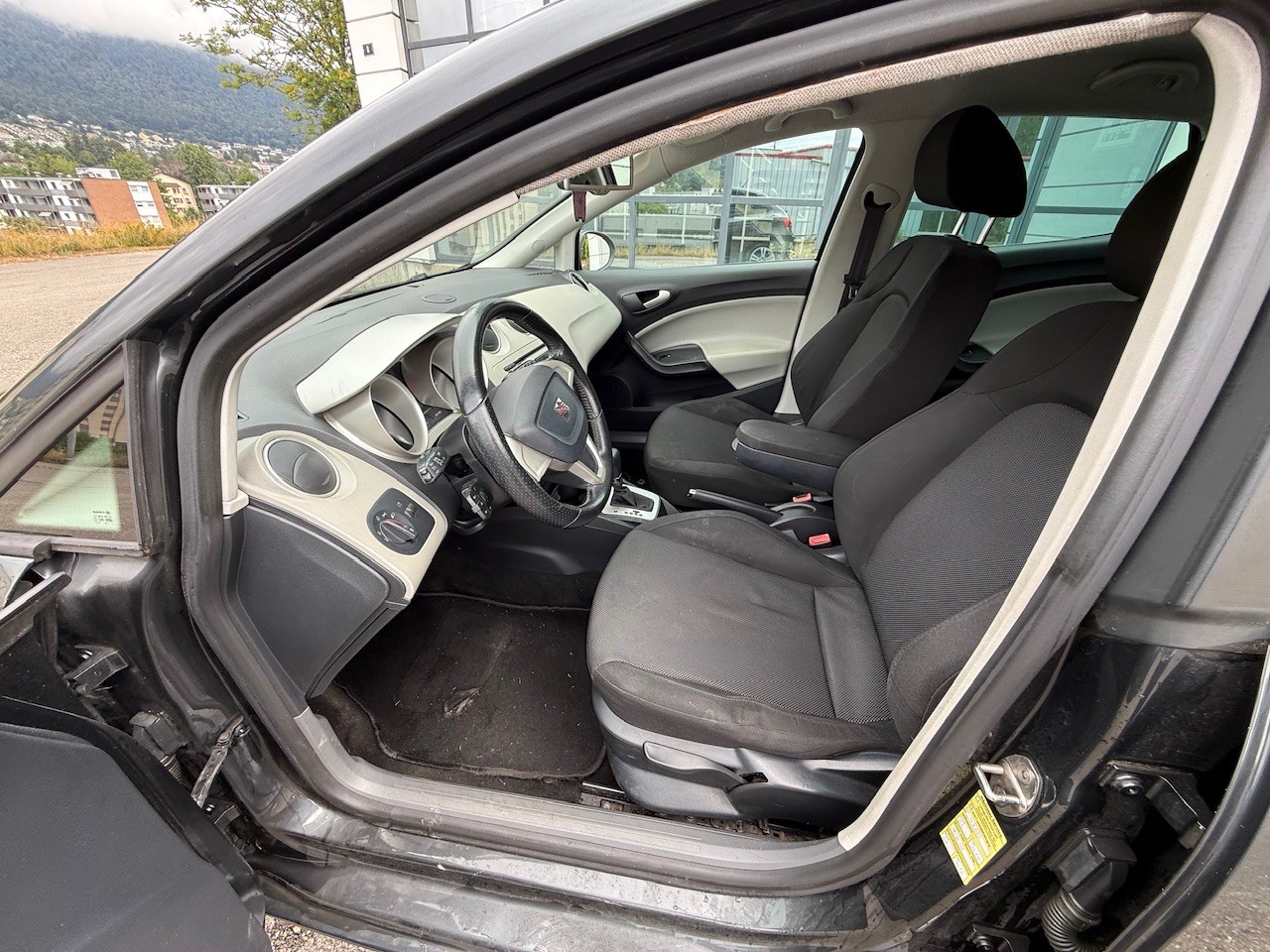 SEAT Ibiza 1.6 Style DSG-image-12