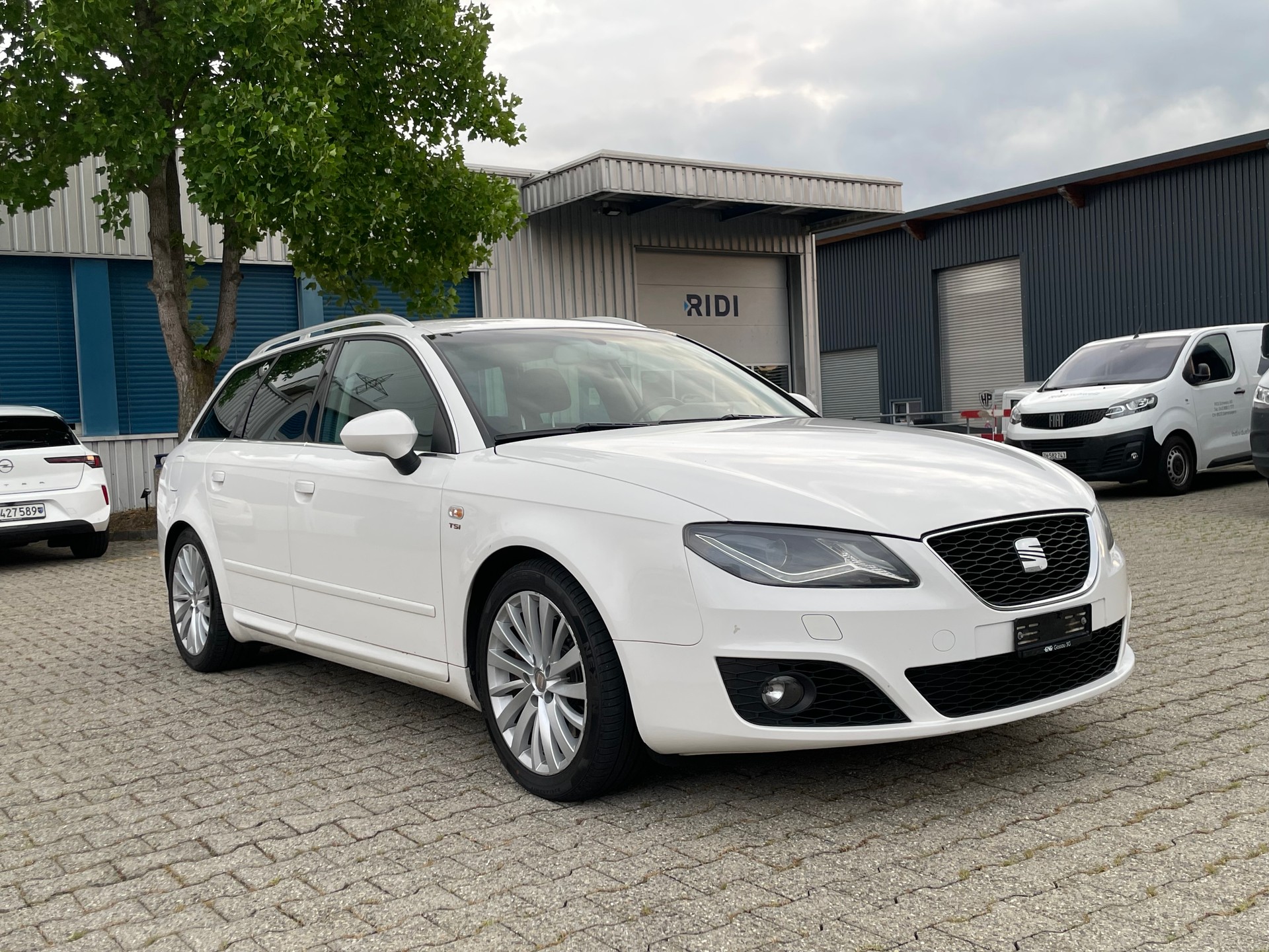 SEAT Exeo ST 2.0 TSI Sport multitronic * neue Bremsen und Reifen *-image-7
