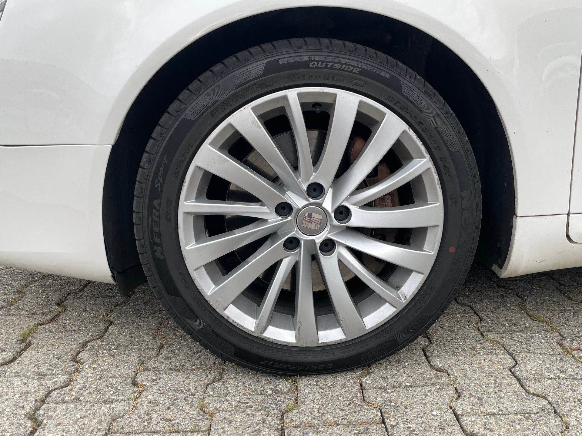 SEAT Exeo ST 2.0 TSI Sport multitronic * neue Bremsen und Reifen *-image-9