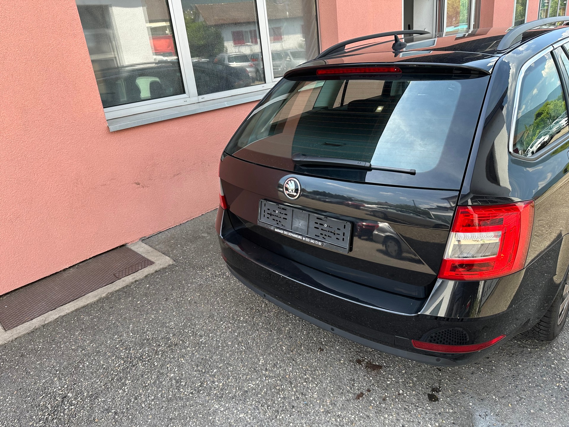 SKODA Octavia Combi 1.6 TDI Ambition DSG-image-4