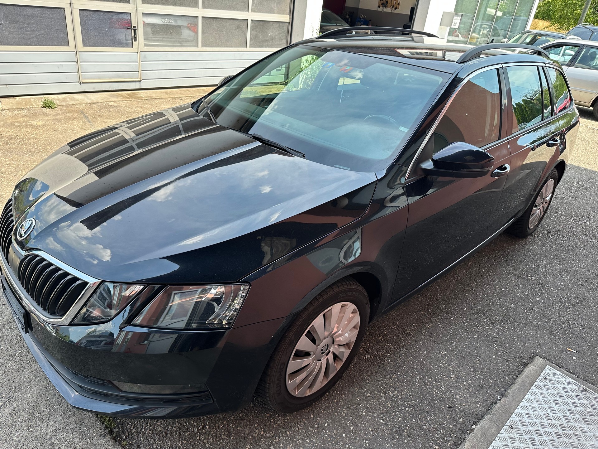 SKODA Octavia Combi 1.6 TDI Ambition DSG-image-1