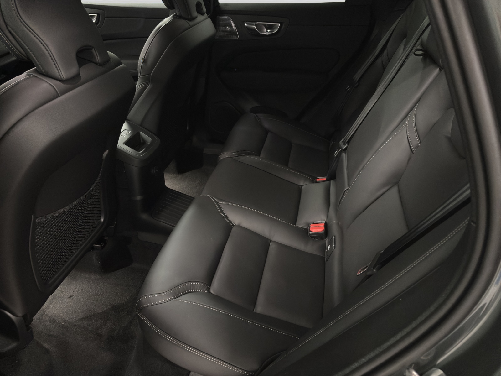 VOLVO XC60 2.0 T8 TE Ultra Dark eAWD-image-4